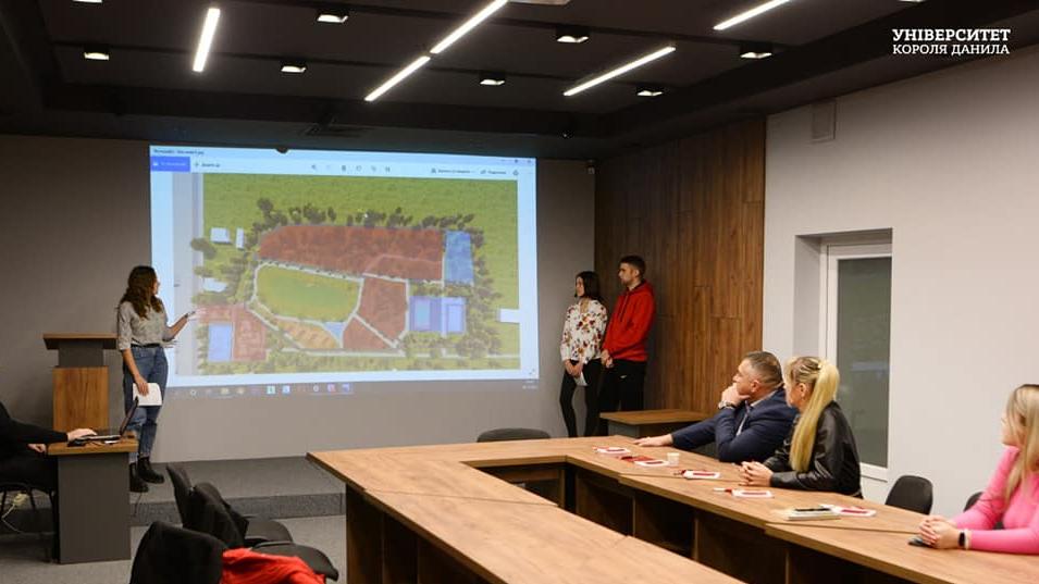 Зустріч з головою Богородчанської громади Ростиславом Зарембою, щодо ескізного проєкту реконструкції парку в Богородчанах