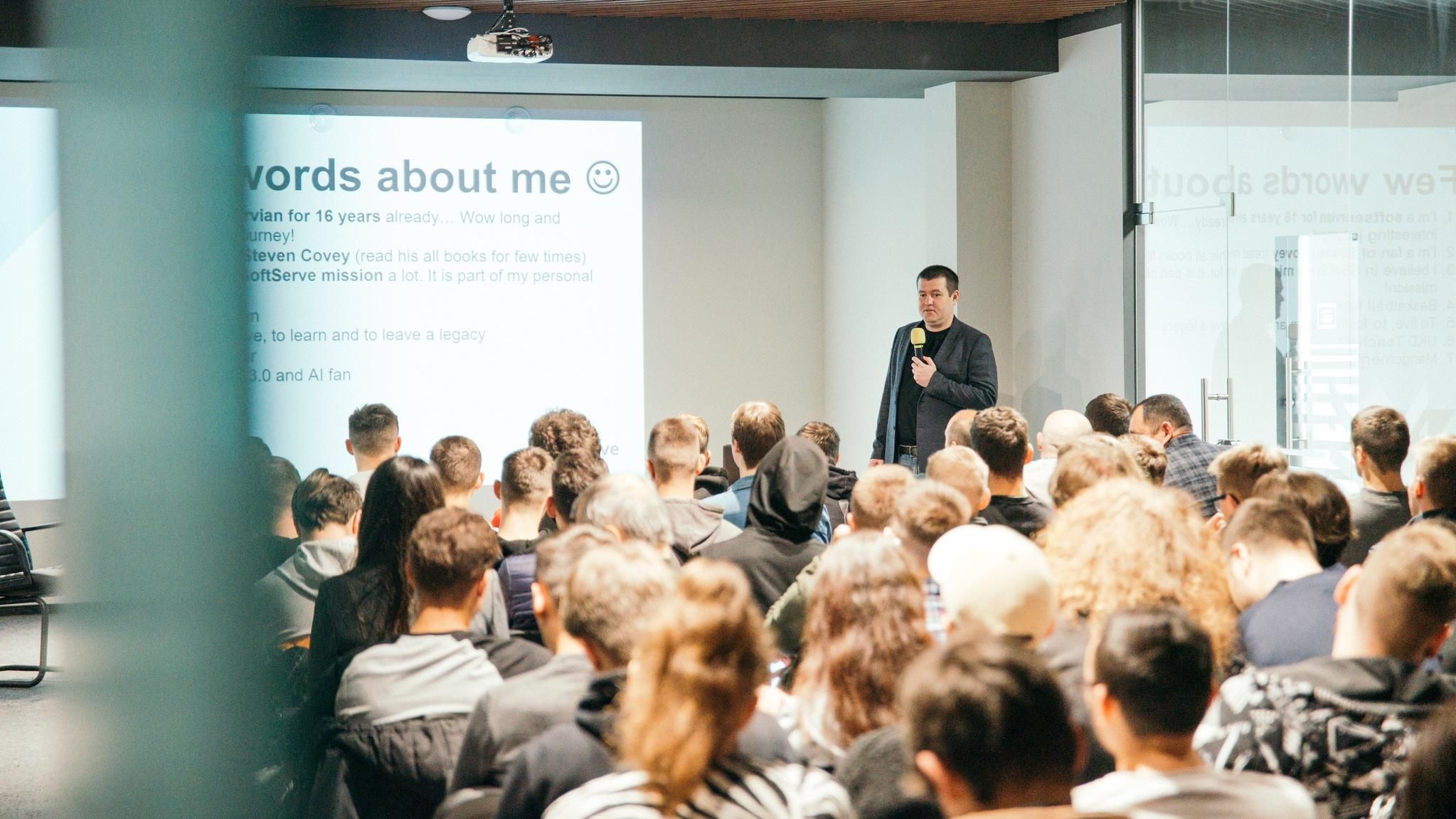 Про АІ для ІТ сьогодні в УКД говорив Delivery Director ІТ-компанії «SoftServe Ukraine» Sergii Gavrylko