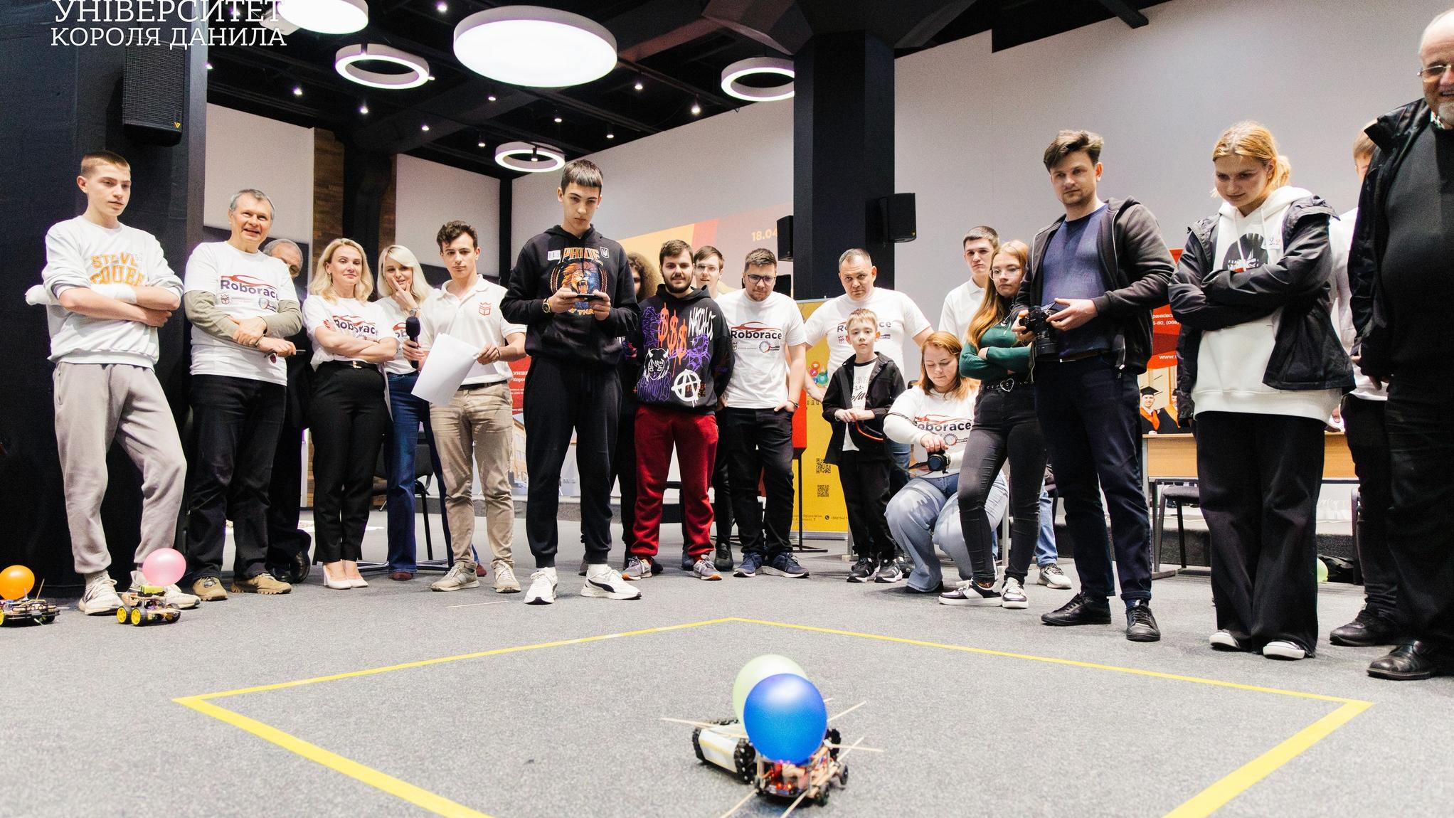 «Roborace: Перегони майбутнього»: в Університеті Короля Данила відбулися обласні змагання роботів 