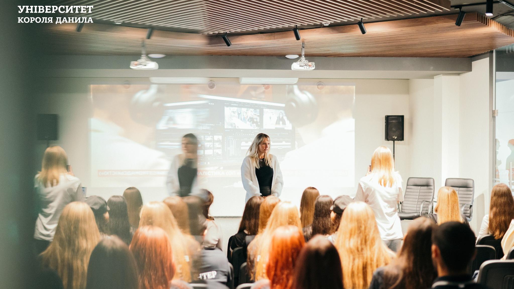 SchoolHub в УКД: висвітлення можливостей для молоді та обговорення важливих тем
