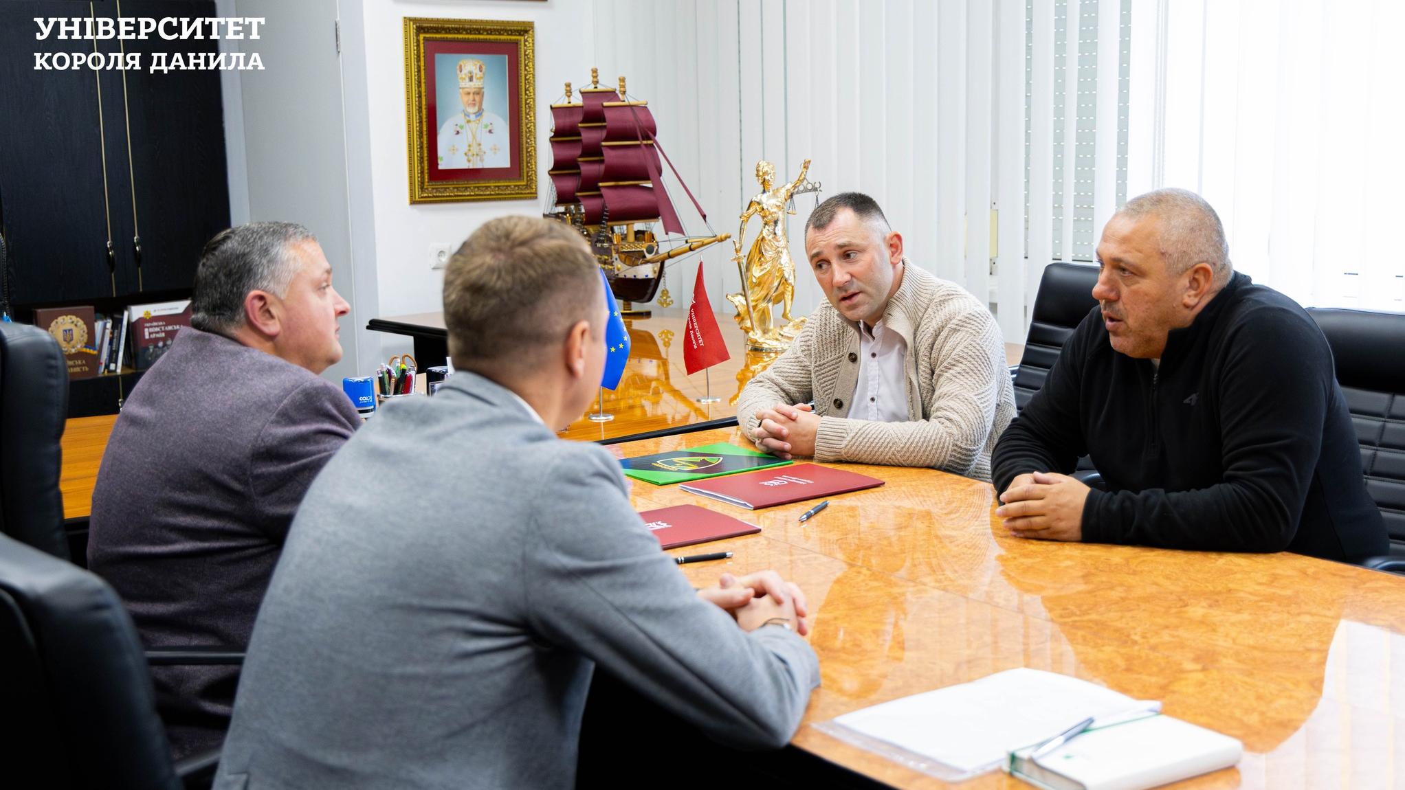 Підписання угоди про співпрацю між Університетом Короля Данила та СДЮСШОР «Прикарпаття»