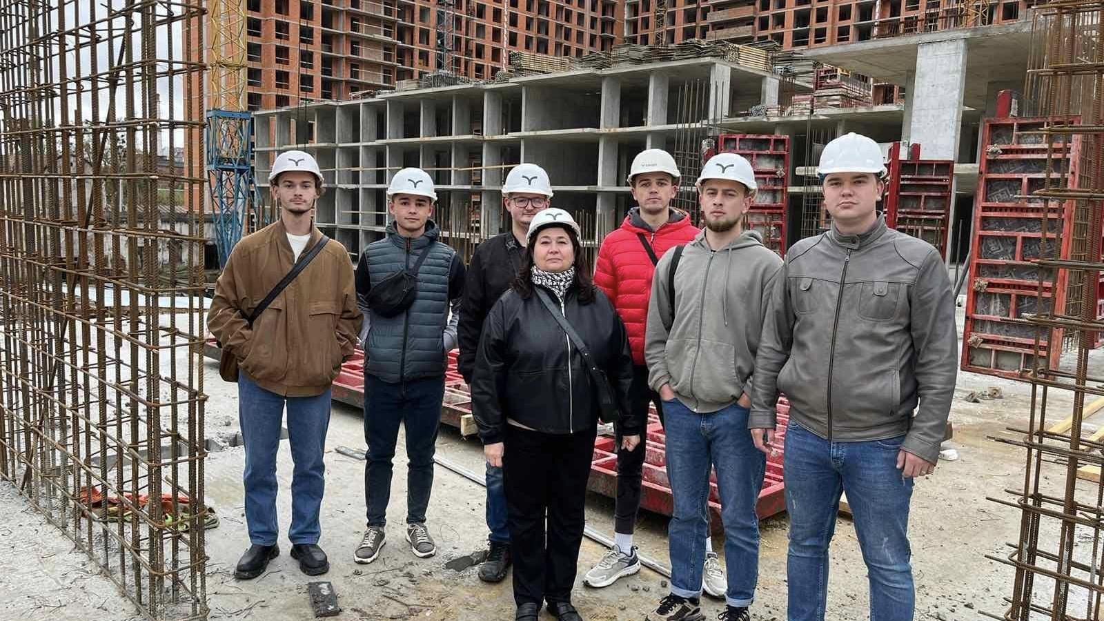 Виїзне заняття студентів УКД на будівельний майданчик «SKYGARDEN»