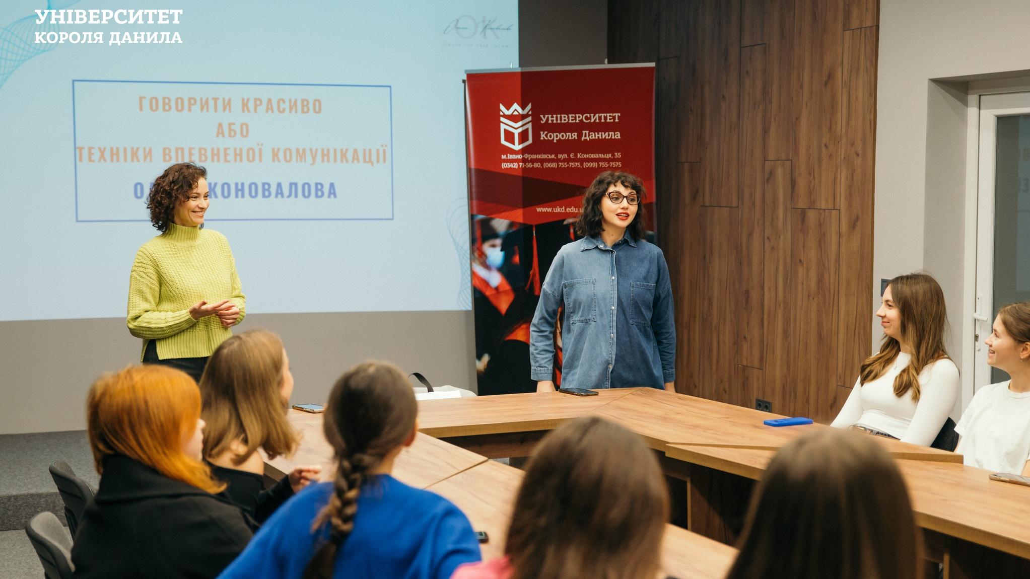 Майстер-клас «Говорити красиво, або техніки впевненої комунікації: як подолати страх перед камерою і звільнити голос від затисків» від Олени Коновалової