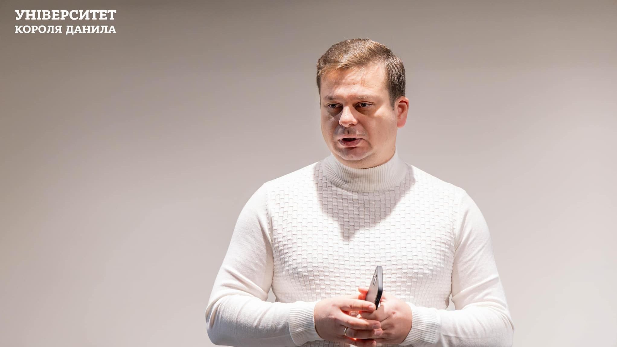 Роман Новогородський — співвласник та керівник «Artisto Event Agency», «Artistiky Event Agency» в УКД
