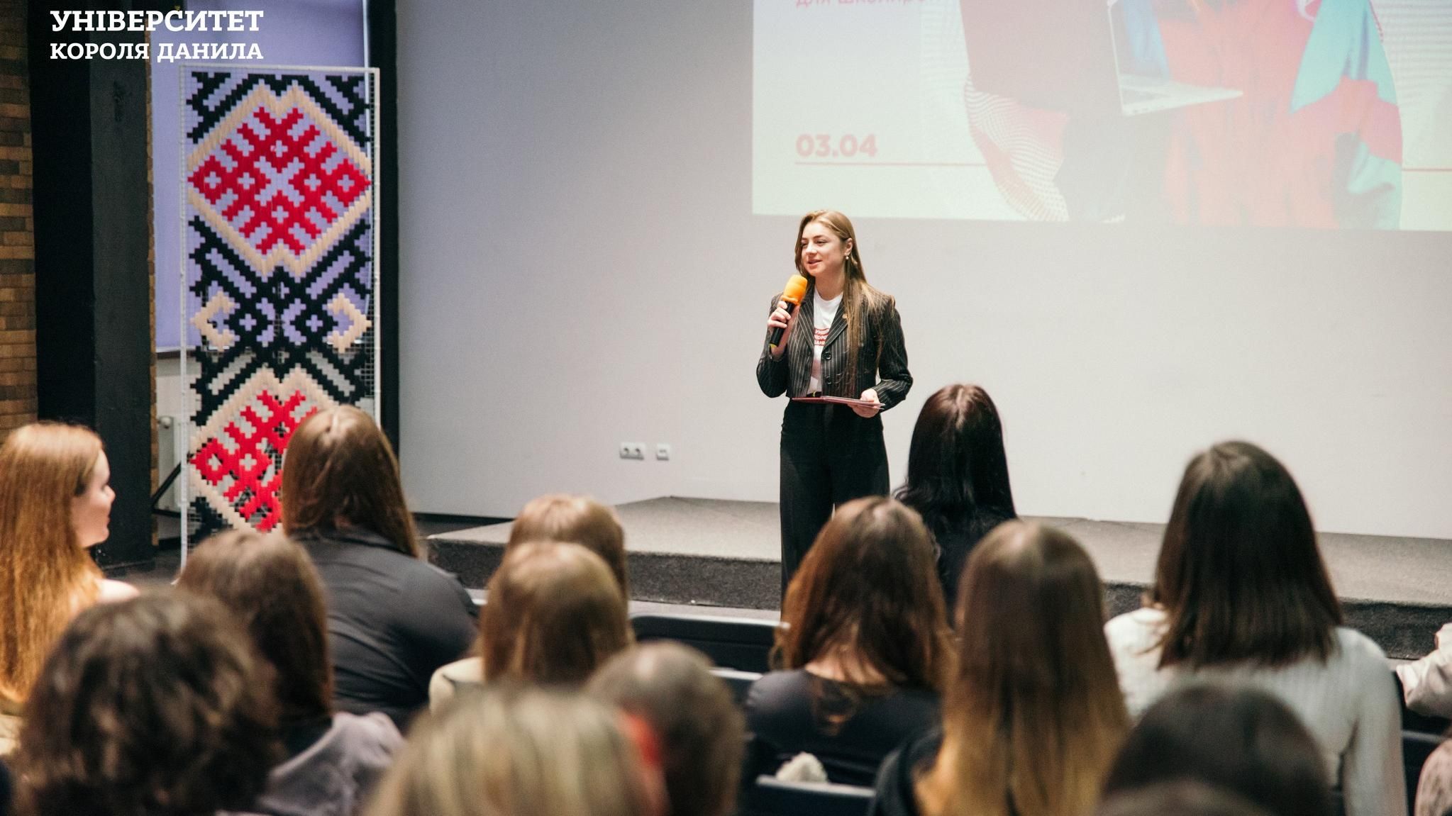 «Future IT Girls - майбутні айтішниці» в УКД