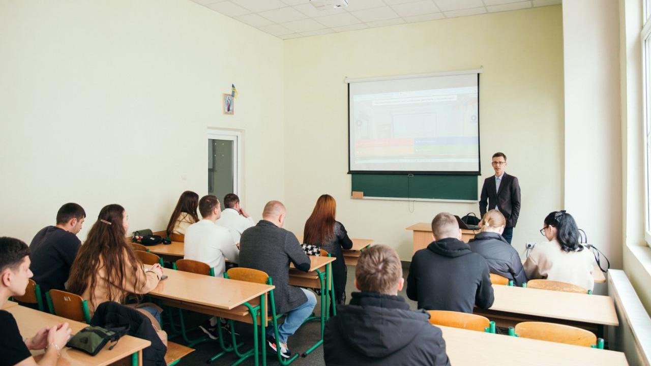 Бінарне заняття «Основи місцевого самоврядування: специфіка діяльності місцевих рад в умовах дії правового режиму воєнного стану в Україні»