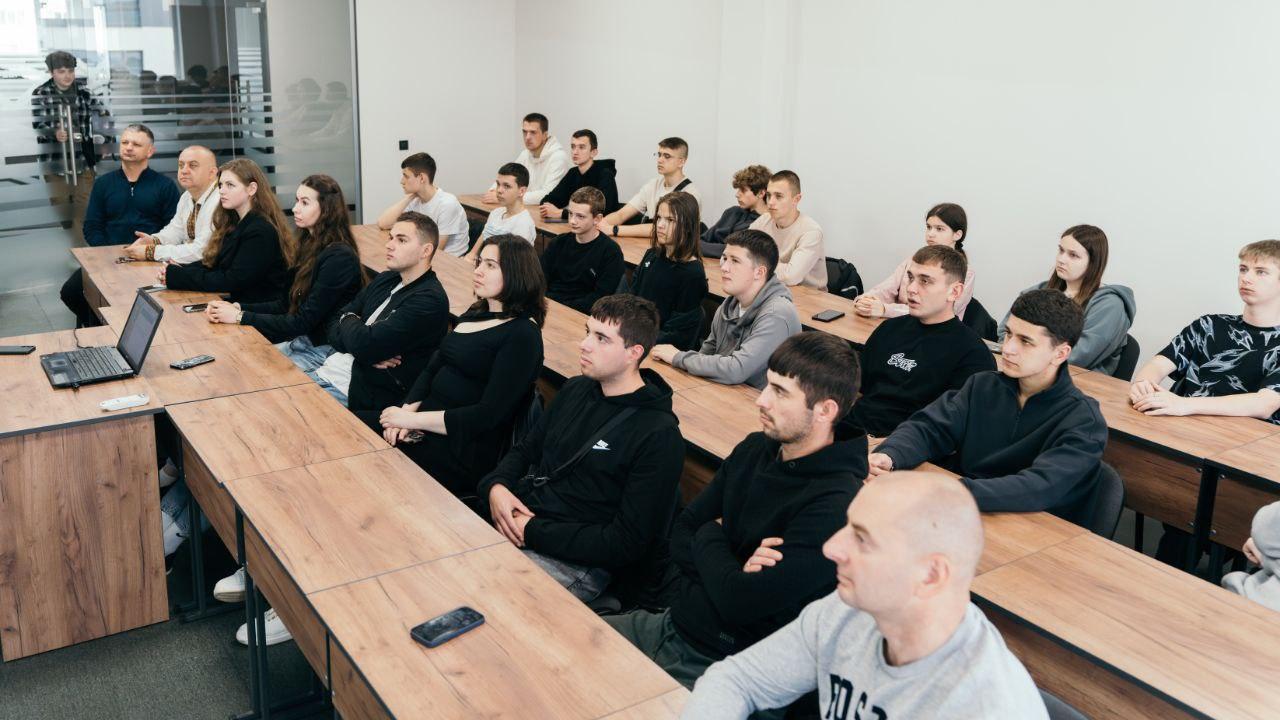 Бінарне заняття на тему «Івано-Франківськ SMART City. Місто відкритої влади та сучасного управління»