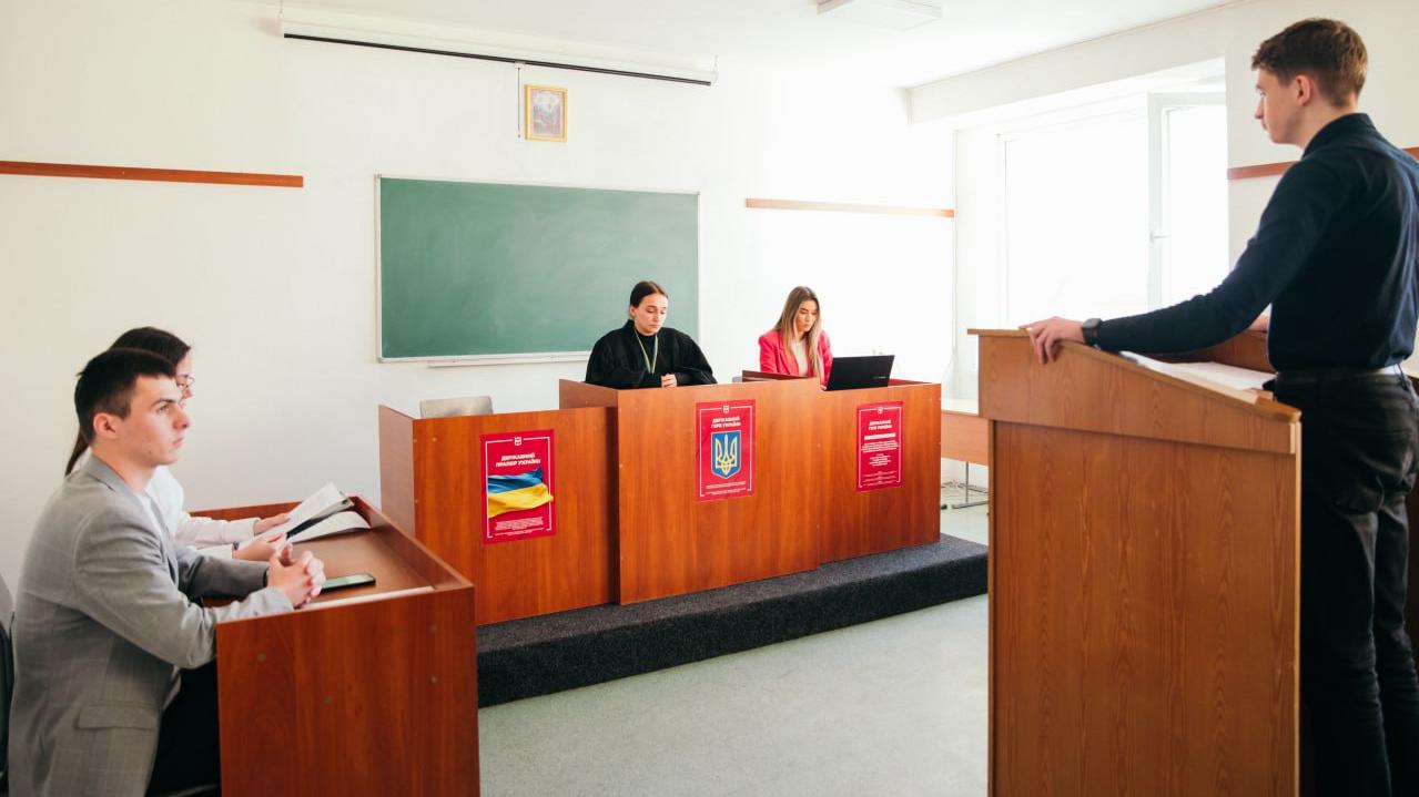 Моделювання судового засідання