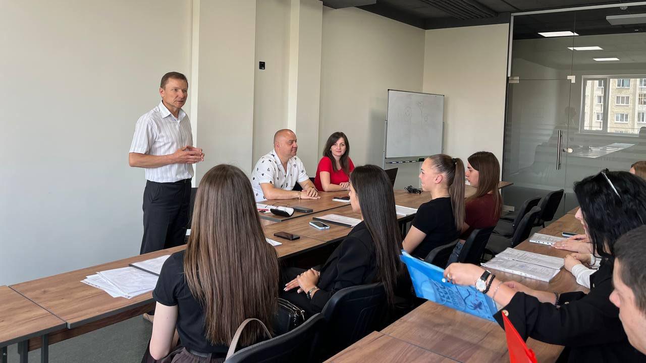 Комісійний захист матеріалів навчальної практики студентів 2 курсу спеціальності D8 Право
