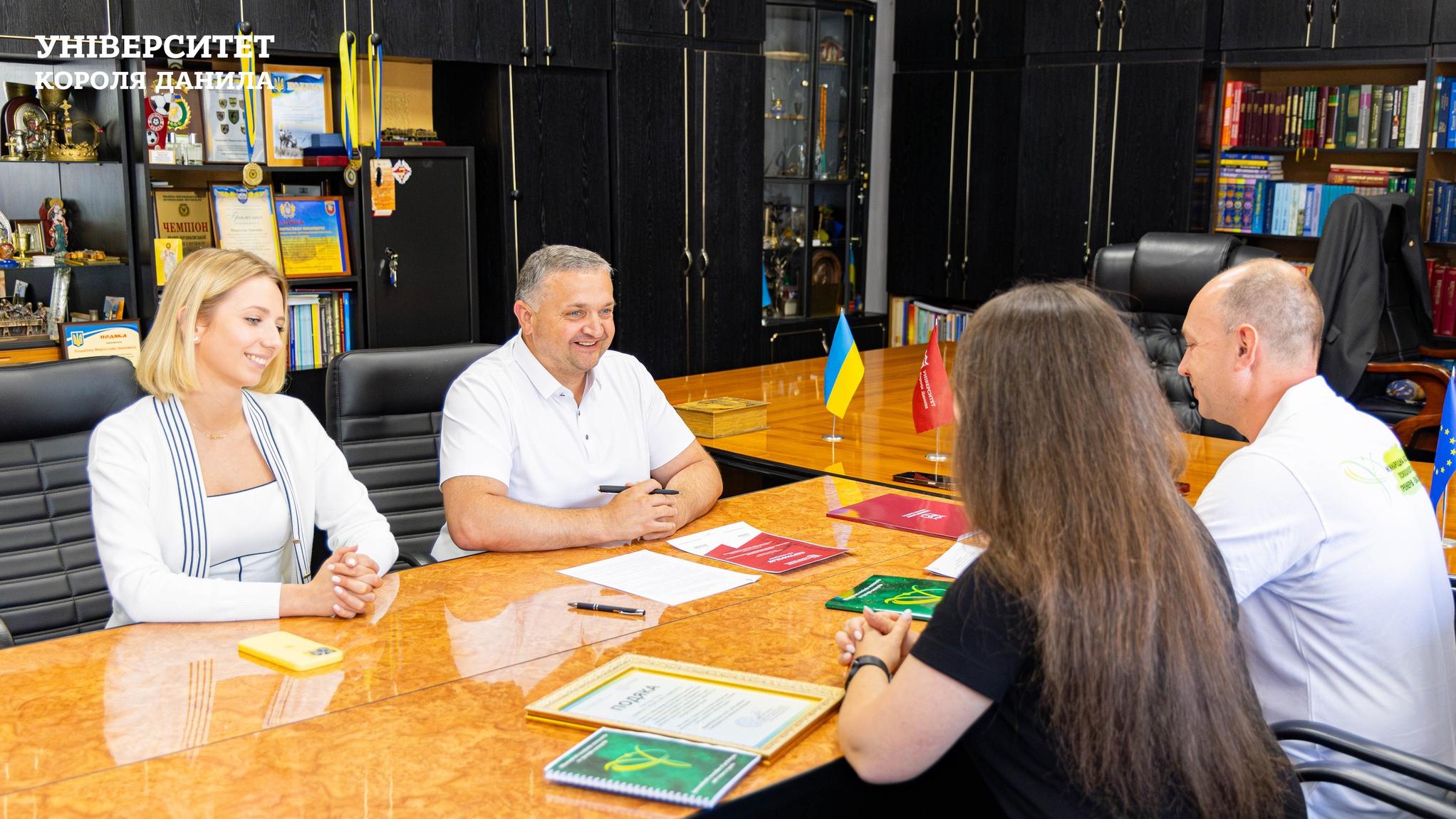 Підписання меморандуму із Міжнародною асоціацією психологів та експертів-тренерів
