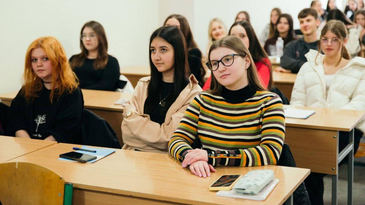 Студенти УКД долучилися до вебінару «Кому довіряти: як перевіряти фінансові поради та фінансових експертів»