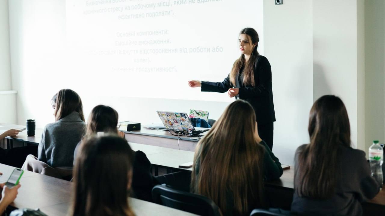 Бінарне заняття на тему «Професійне вигорання керівника»