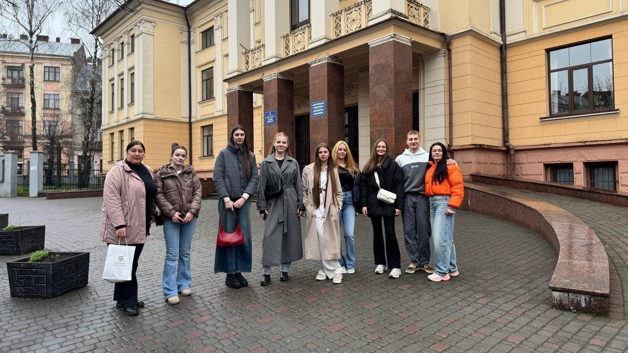 Викладачі та студенти УКД відвідали Наукову бібліотеку Чернівецького національного університету ім. Юрія Федьковича