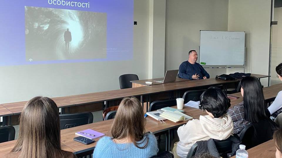Бінарне заняття на тему «Смерть як основний страх людства і водночас як найбільш мотивуючий феномен життєтворення особистості»