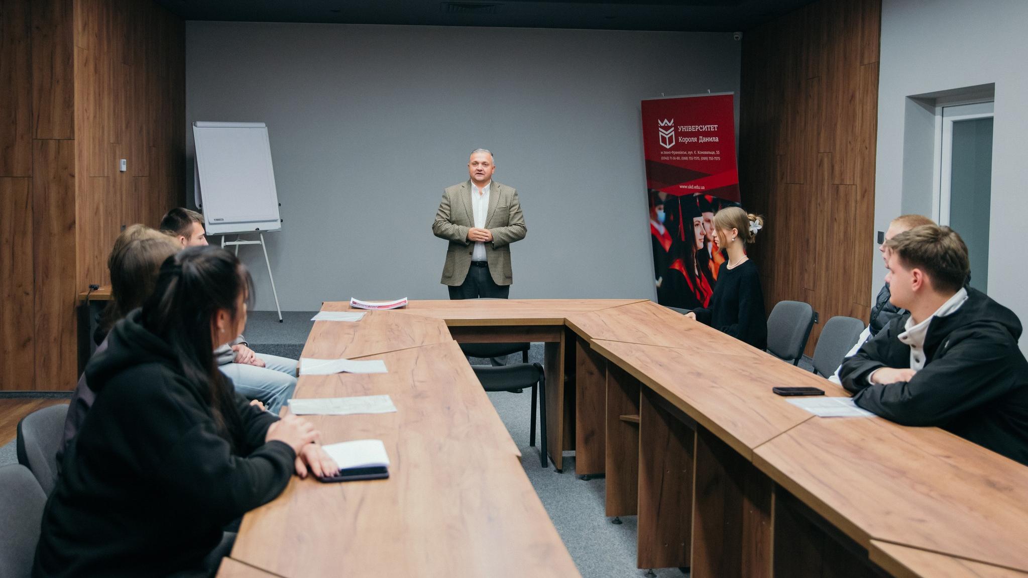 Студенти УКД отримують стипендії 