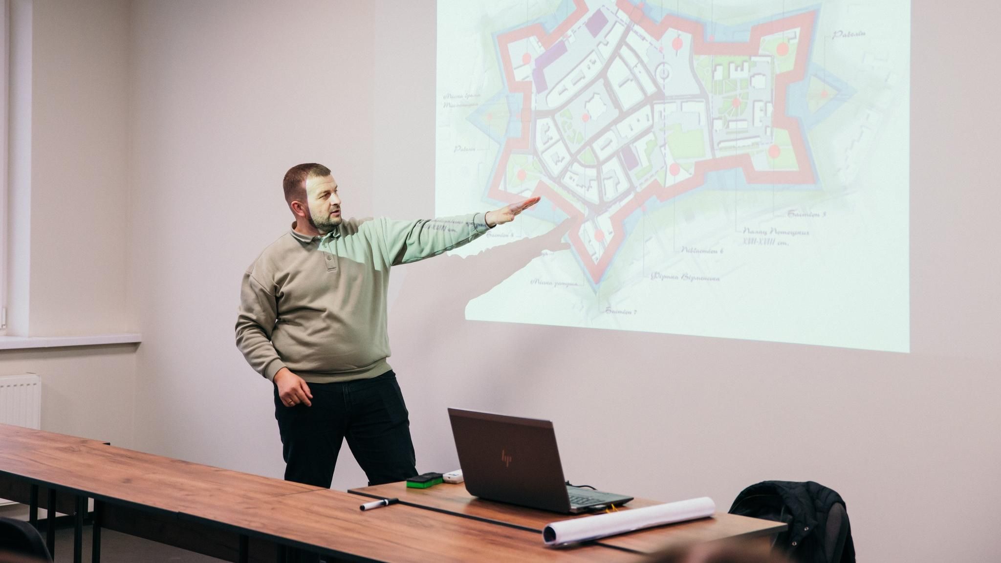 «Станіславів. Стінами фортеці»: екскурсія для учасників урбанруху «У міста є Я»