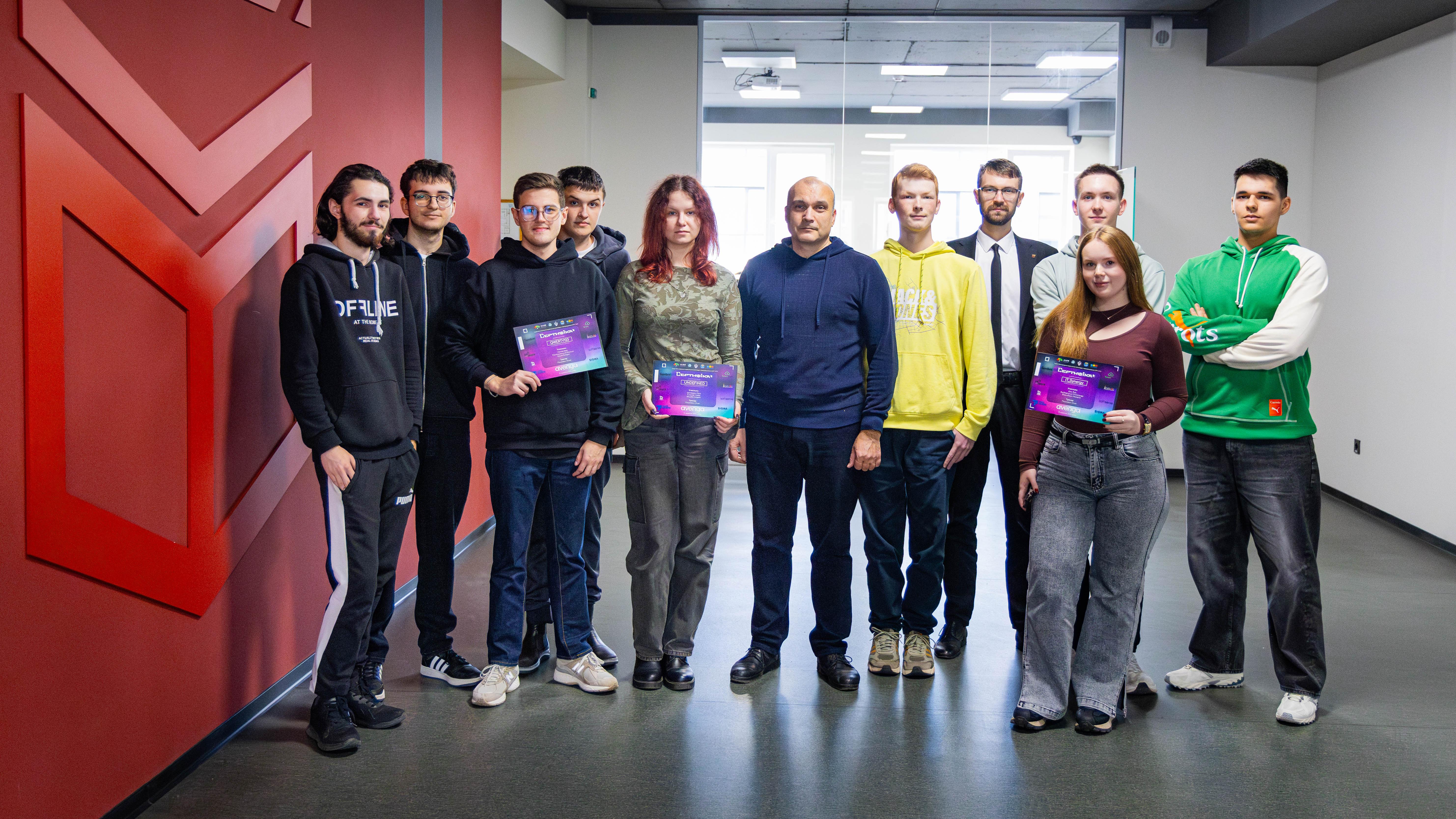 Студенти УКД – учасники Міжнародної студентської олімпіади зі спортивного програмуванняТри команди: UKD_QWERTY123, UKD_UNDEFINED та UKD_IT_Synergy – представили наш заклад на першому етапі Міжнародної студентської олімпіади зі спортивного програмування, що відбулася в Івано-Франківському національному технічному університеті нафти і газу 12 жовтня. Студенти другого та третього курсів бакалаврату працювали в умовах, де важлива не лише правильність виконання поставлених завдань, а й швидкість. «Це був форм