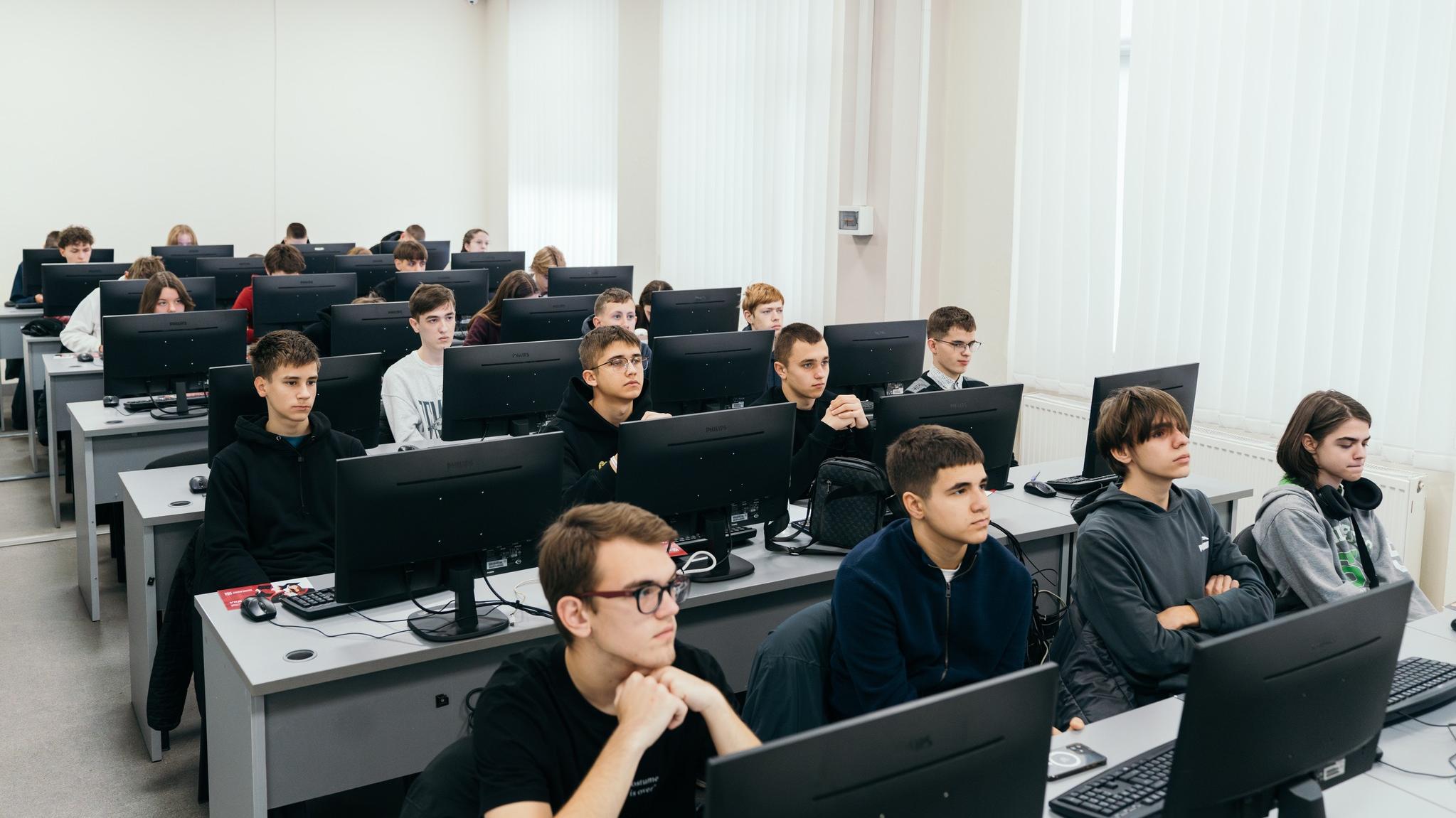 І етап учнівської олімпіади з інформатики в УКД