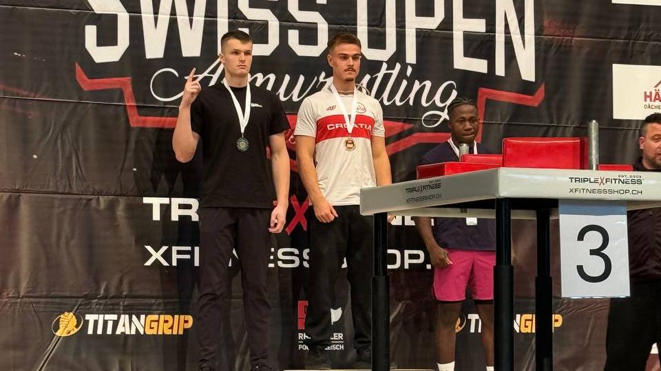 Cтудент УКД здобув дві срібні медалі на міжнародному турнірі з армрестлінгу