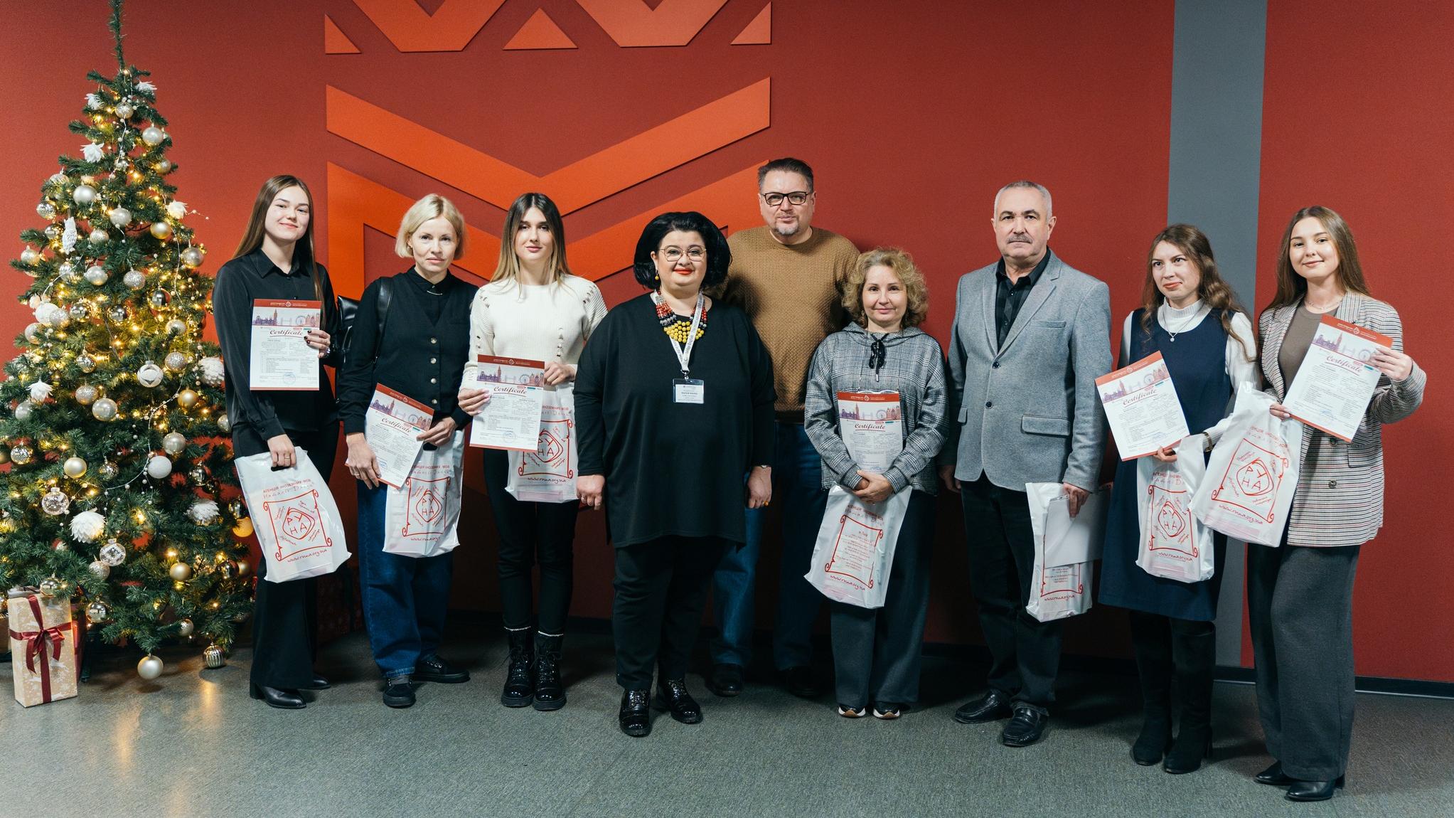 Викладачам УКД вручили кембриджські сертифікати