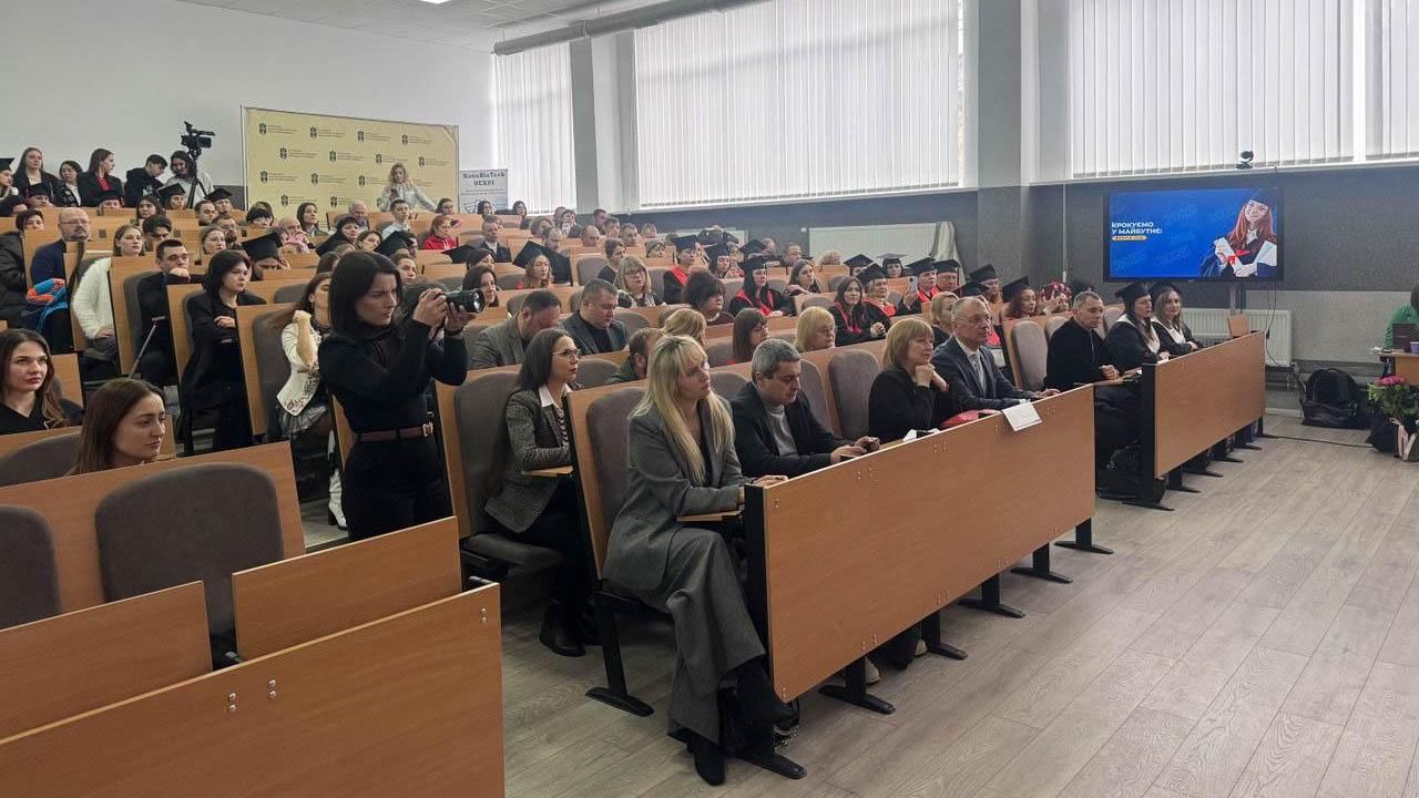 Проректорка із соціальної та профорієнтаційної роботи УКД узяла участь у врученні дипломів магістрам ХДУ