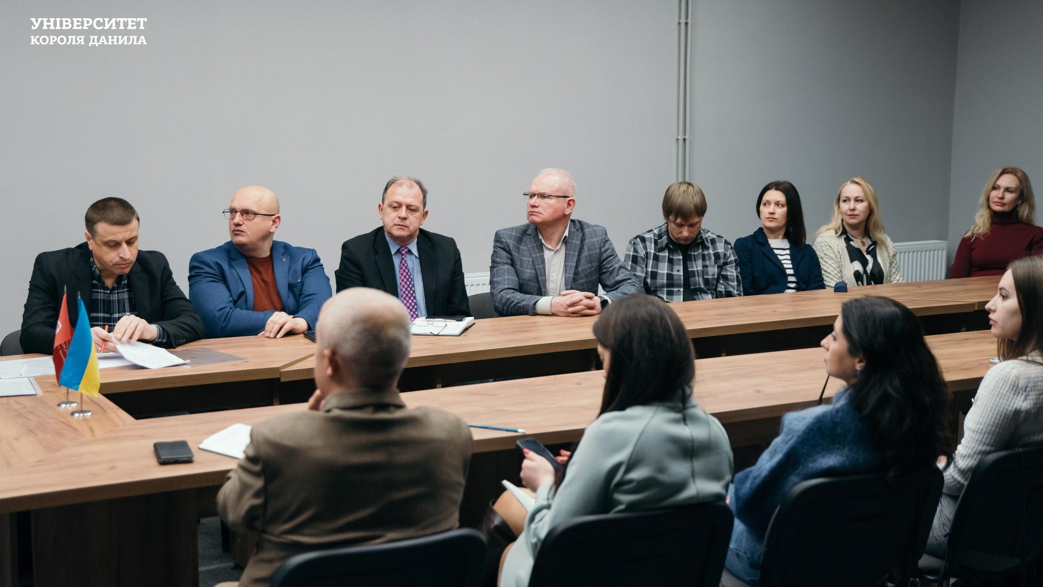 Фахове обговорення освітньої програми «Естрадний спів» першого рівня