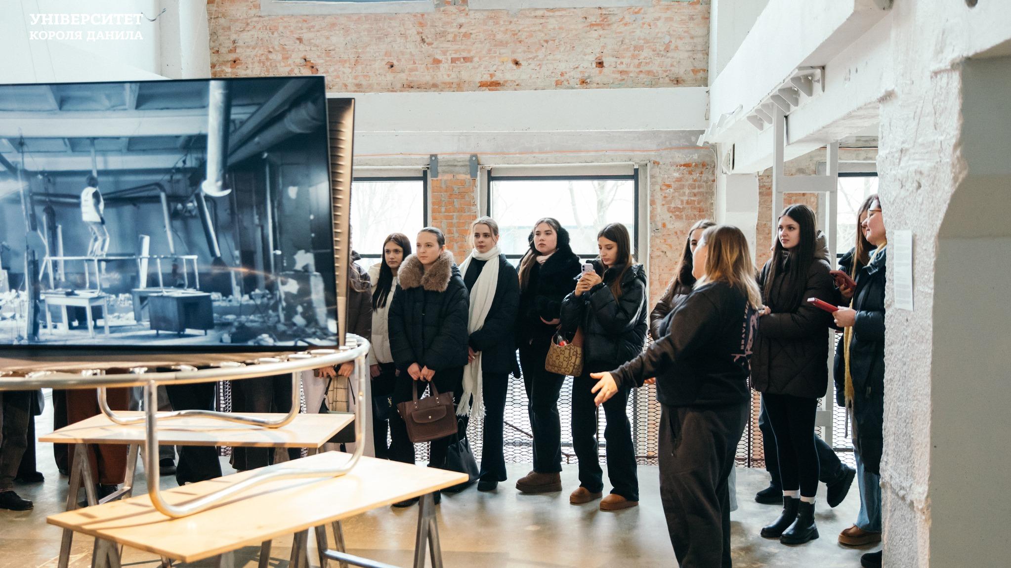 Від заводу до інноваційного центру: студенти-журналісти УКД на виставці «Як це зроблено?»