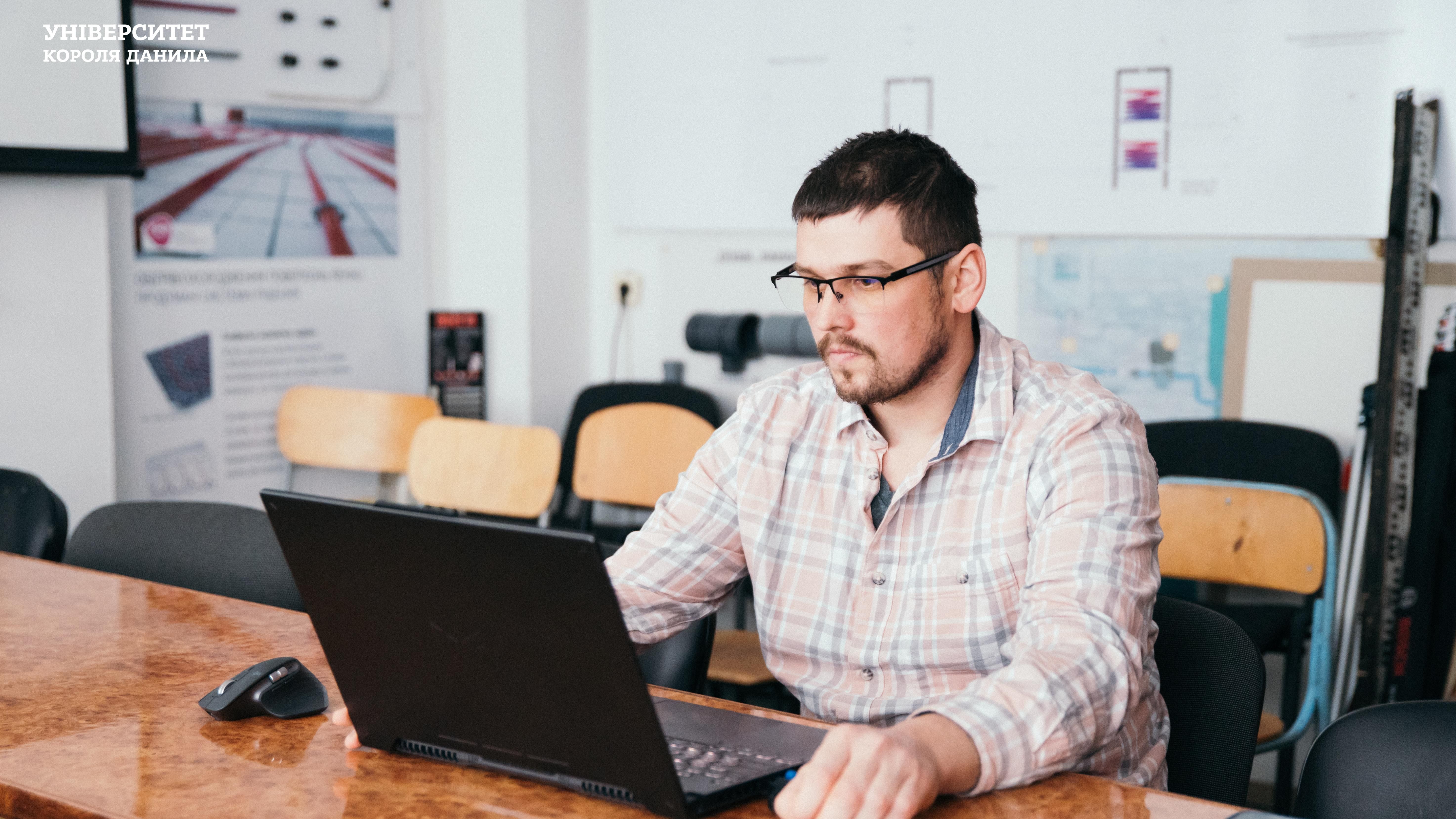 Доцент УКД Андрій Савчук узяв участь у міжнародному семінарі