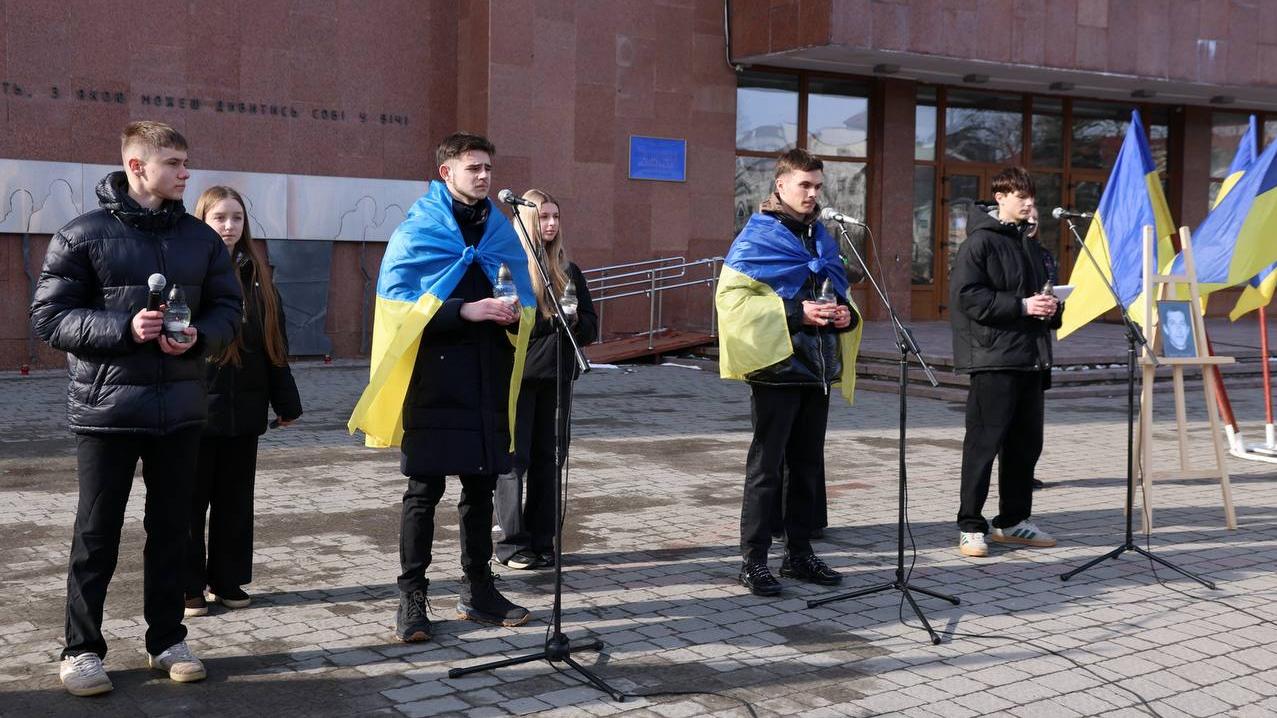 Студенти Фахового коледжу УКД долучилися до вшанування Героїв Небесної Сотні 