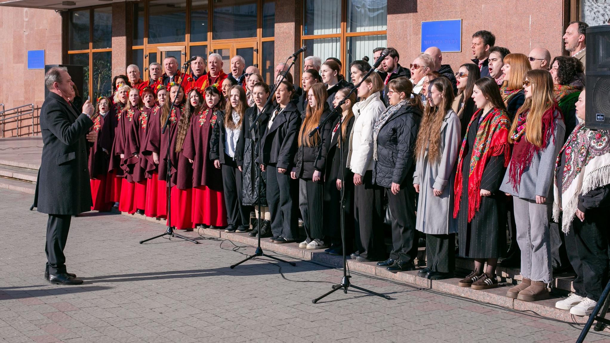 Студентський хор УКД долучився до флешмобу з виконання Гімну України в Івано-Франківську