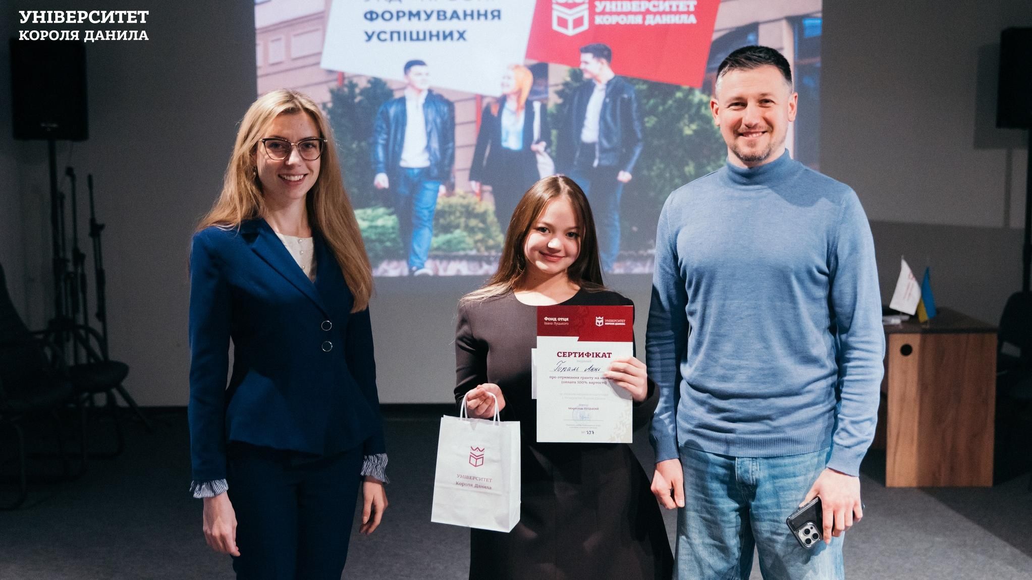 Конкурс із журналістики для школярів на безкоштовне навчання в УКД