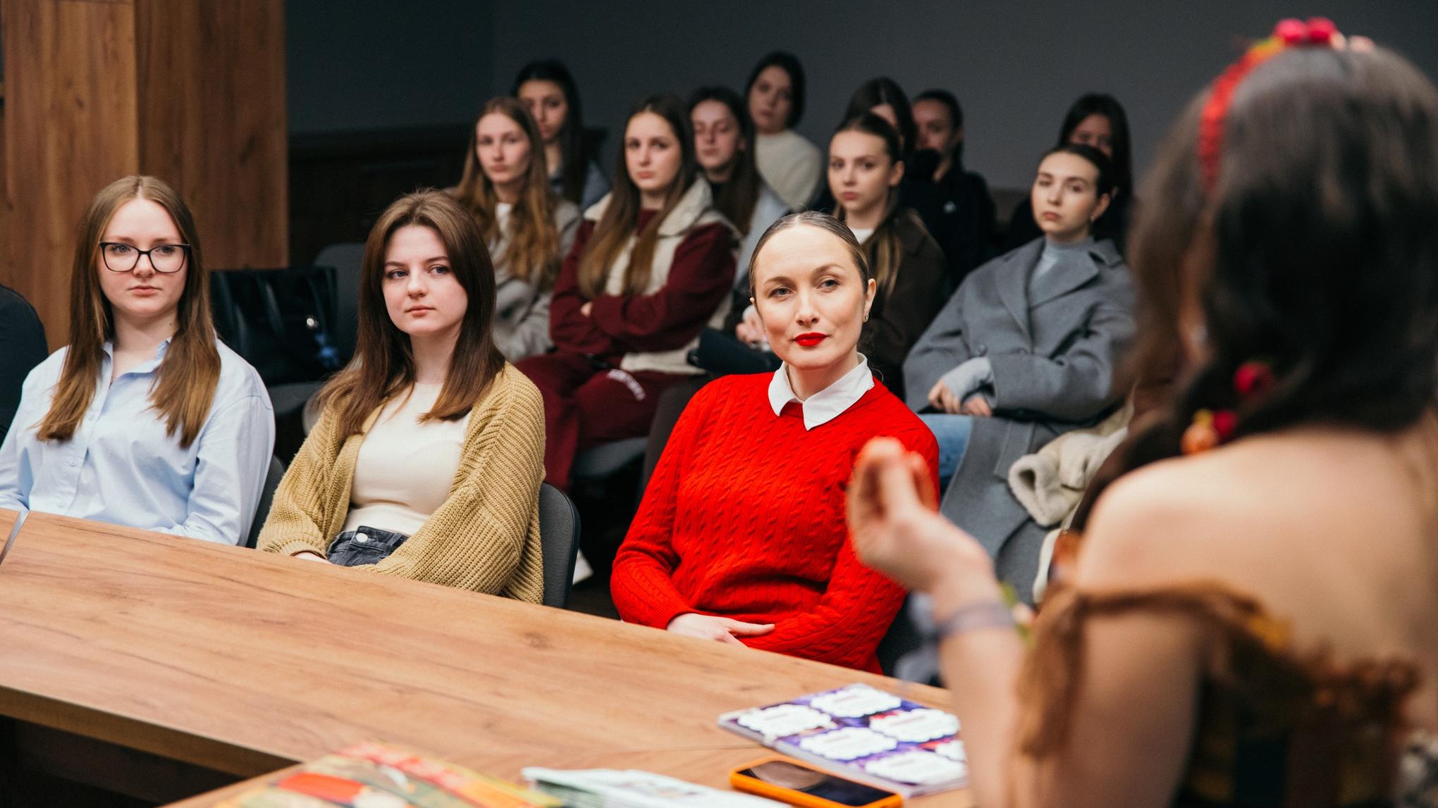 Мультикультуралізм і сучасні методики викладання: лекція-тренінг від Юлії Рибінської в УКД