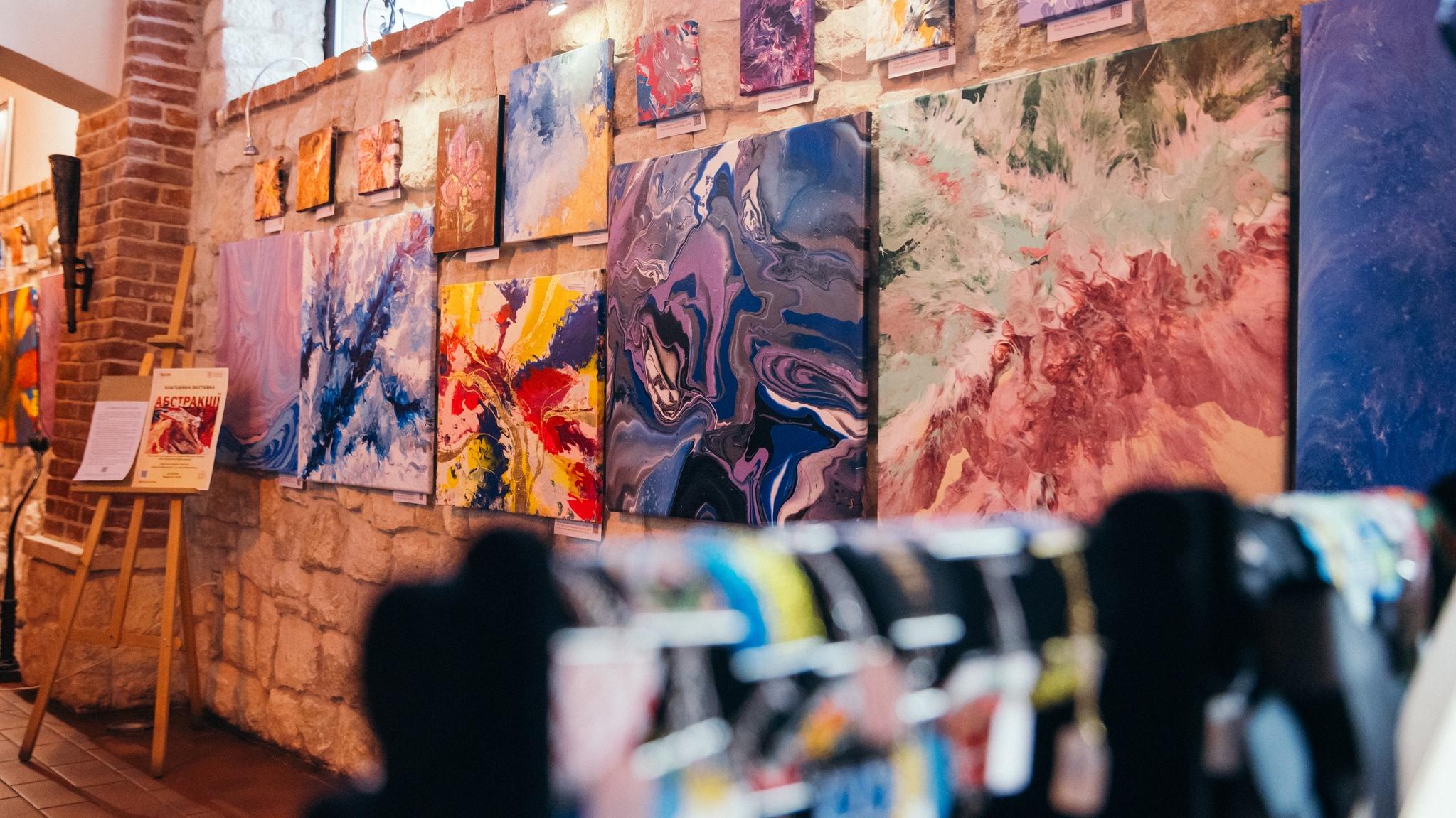 Благодійна виставка «Абстракції» студентів та викладачів УКД