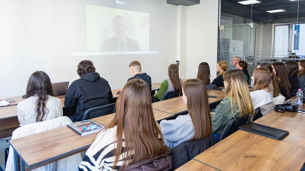 Професор Мічиганського університету провів заняття для студентів УКД