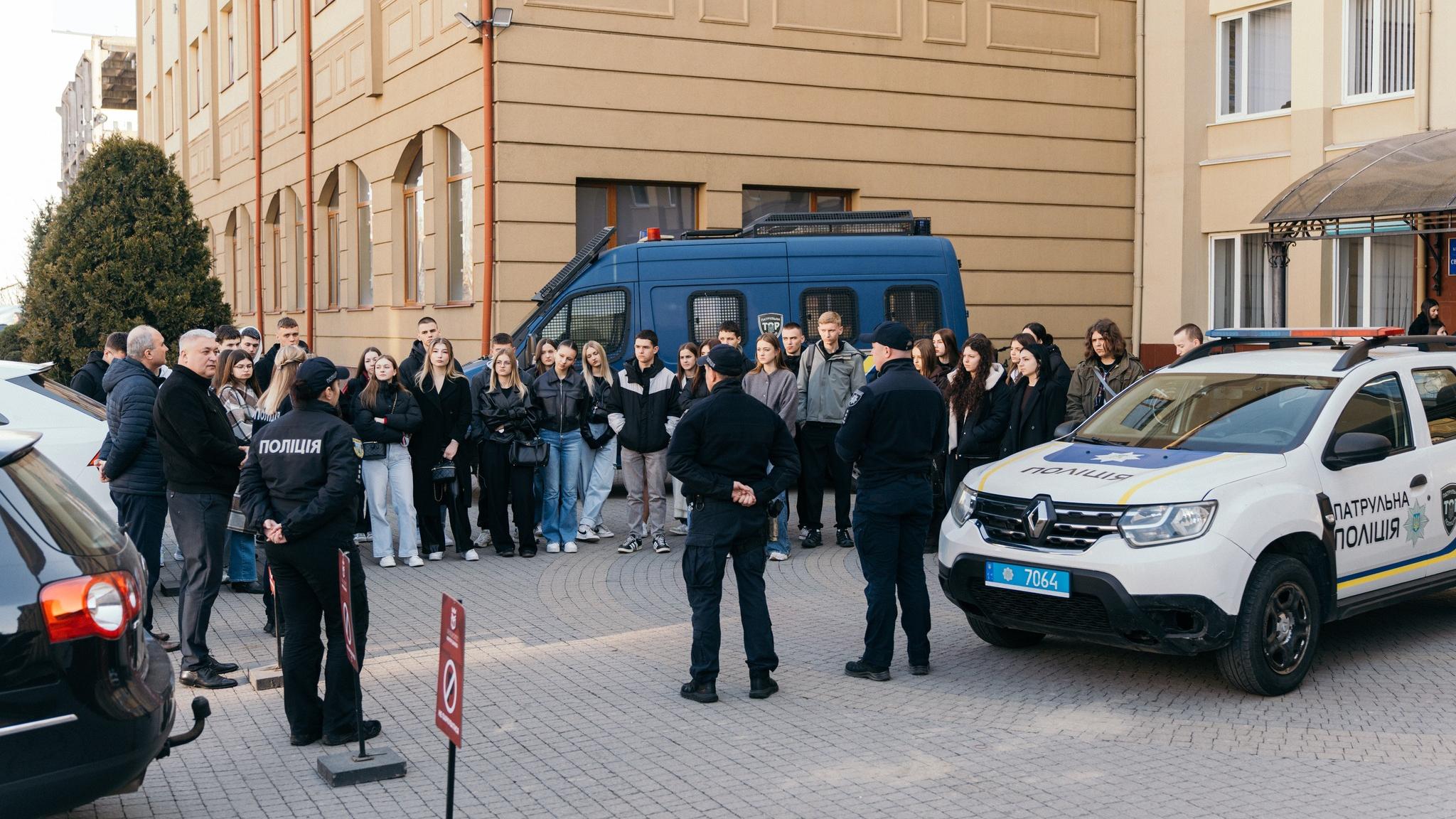Від теорії до практики: першокурсники вивчали роботу патрульної поліції