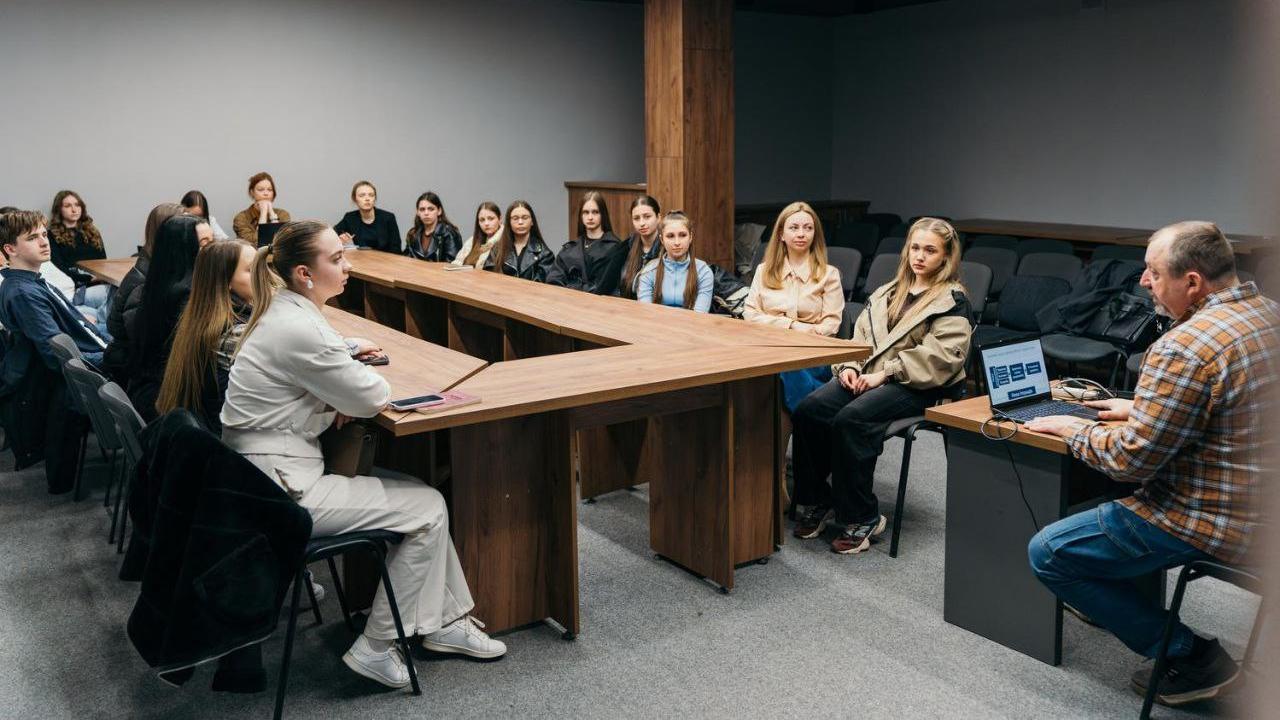 Чи може студент-правник за одну пару завантажити 170 судових рішень та 20 з них проаналізувати, витягнути дані про вчинене правопорушення та призначене покарання?