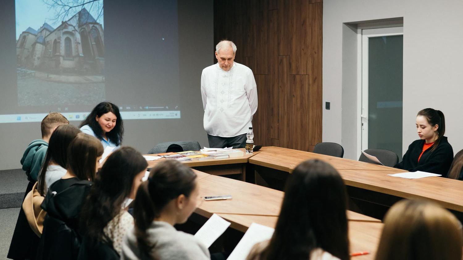 Студенти УКД обговорили Мирну революцію в Німеччині з носієм мови