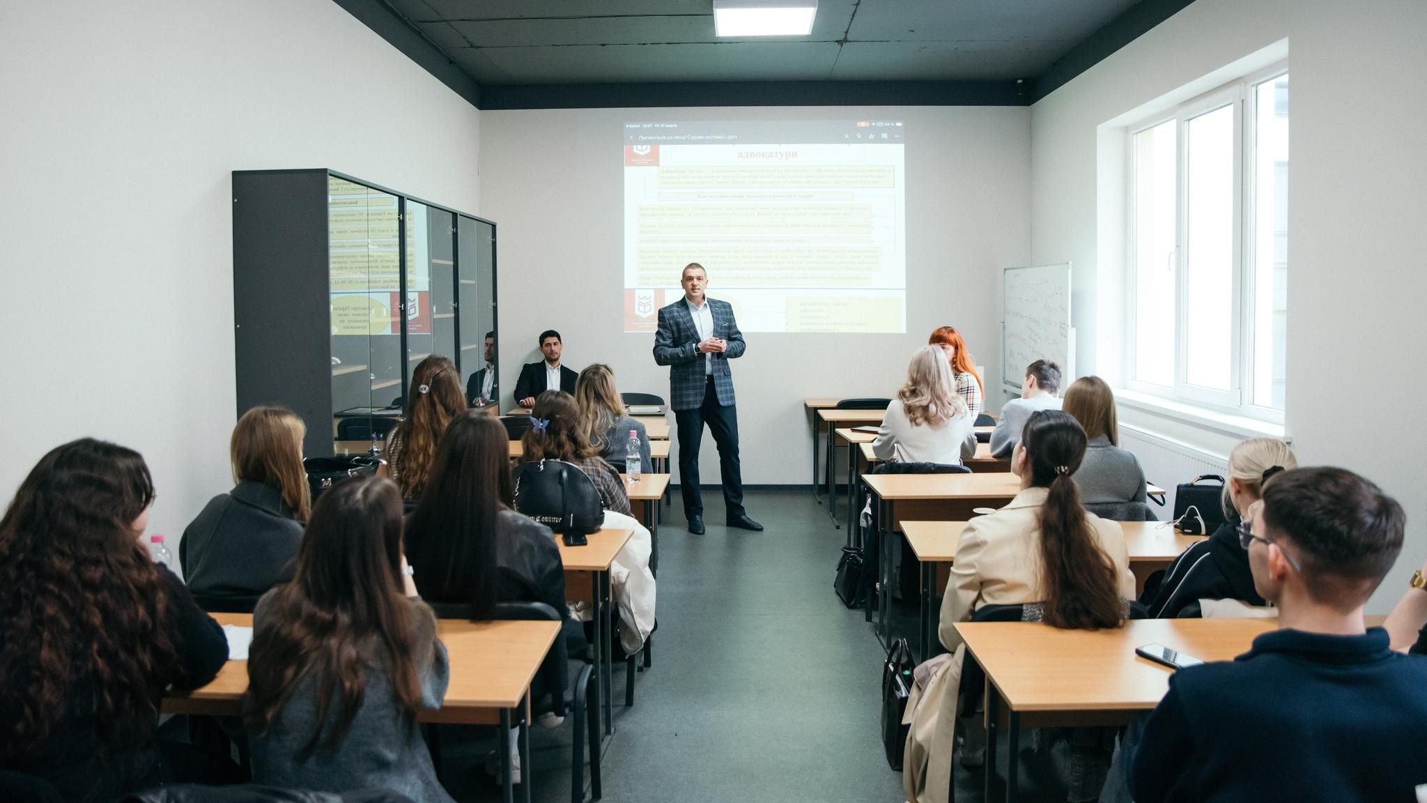 Бінарне заняття з адвокатами-практиками для студентів УКД