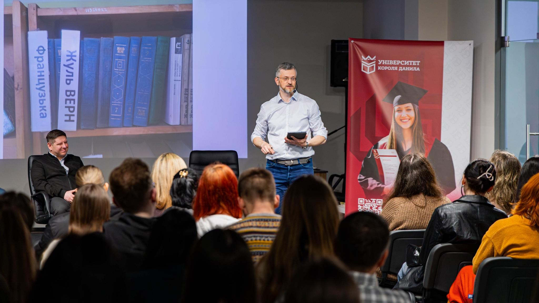 Презентація книги «Критичне мислення по-доброму» професора Віталія Надурака в УКД