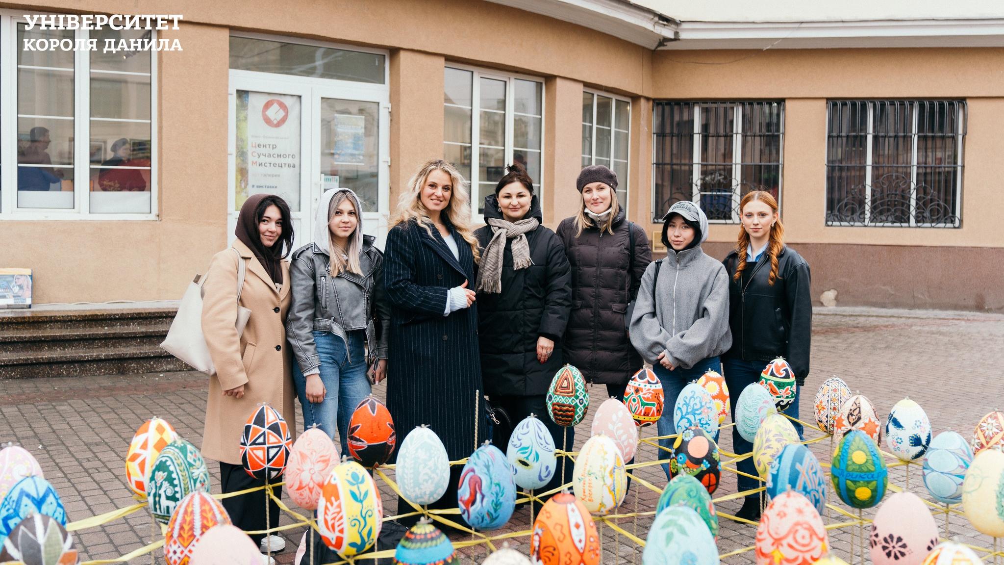 Студенти УКД долучилися до створення великодньої інсталяції для Центру сучасного мистецтва