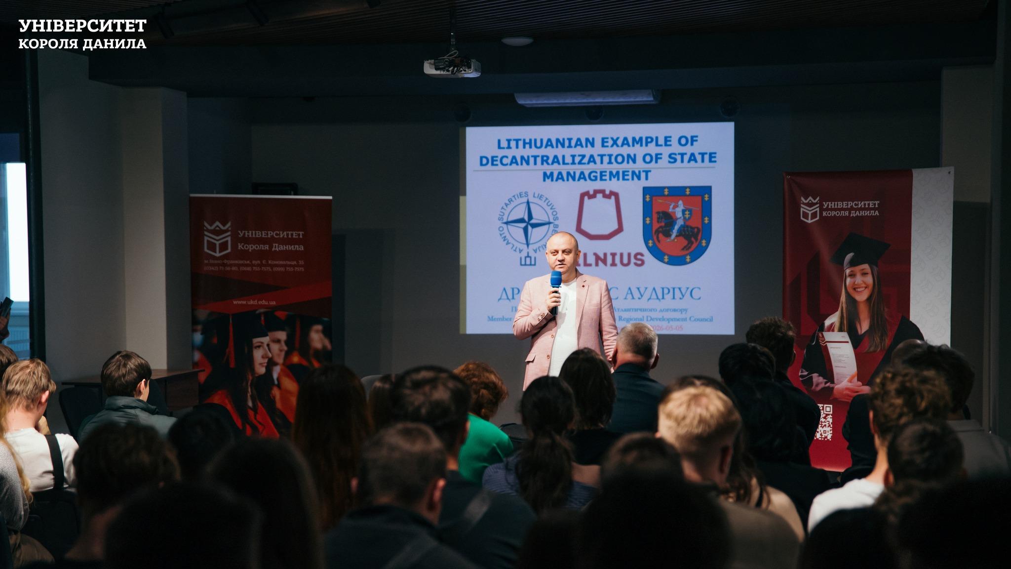 Президент Литовської асоціації Атлантичного договору розповів студентам УКД про досвід Литви у сфері децентралізації державного управління