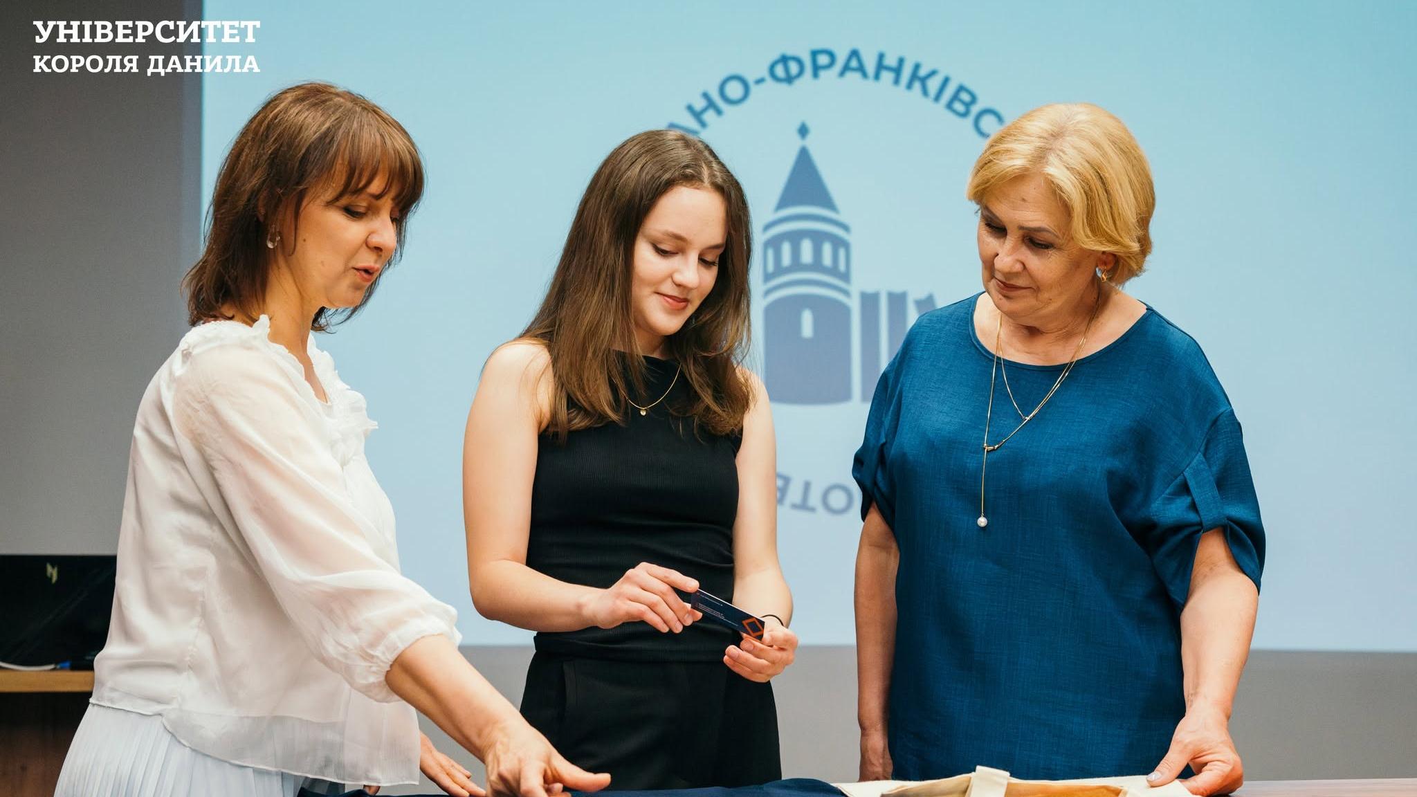 Студентка УКД розробила фірмовий стиль Івано-Франківської обласної бібліотеки для дітей