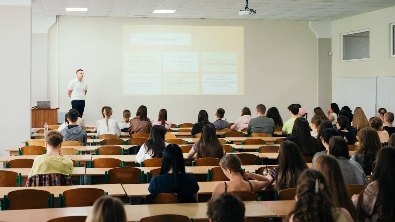 Зустріч студентів спеціальностей «Менеджмент», «Маркетинг», «Фінанси, банківська справа, страхування та фондовий ринок» із успішним підприємцем