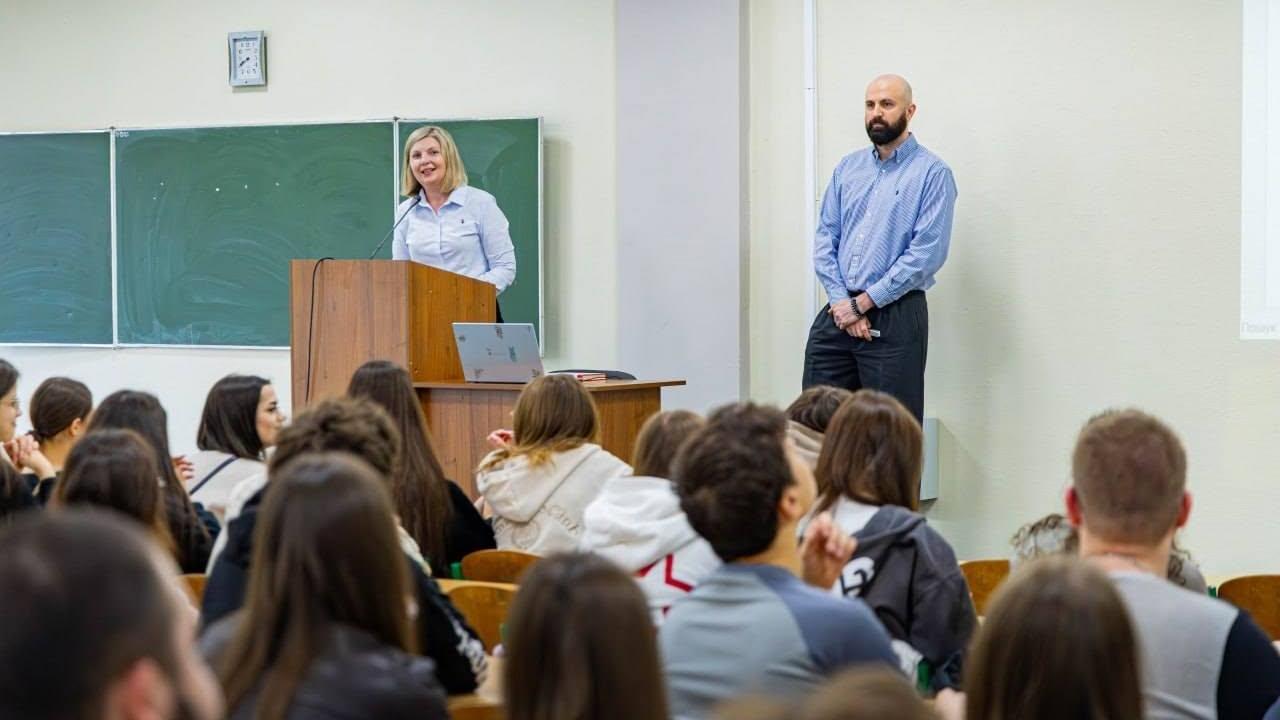 Практика через досвід: студенти УКД зустрілися з успішним ресторатором Василем Коцковичем