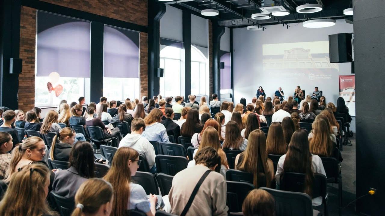 Студенти УКД узяли участь у заході «Бізнес майбутнього: що повинен знати молодий стартап про реальні шанси в Україні»