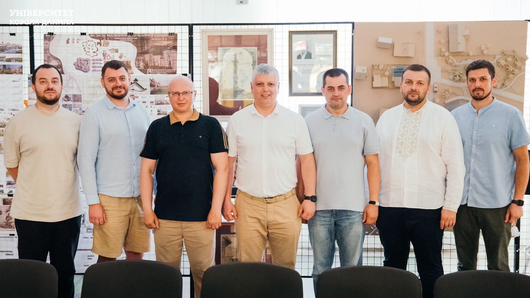 До Дня архітектури України в УКД відкрили виставку студентських робіт і творів Зеновія Соколовського