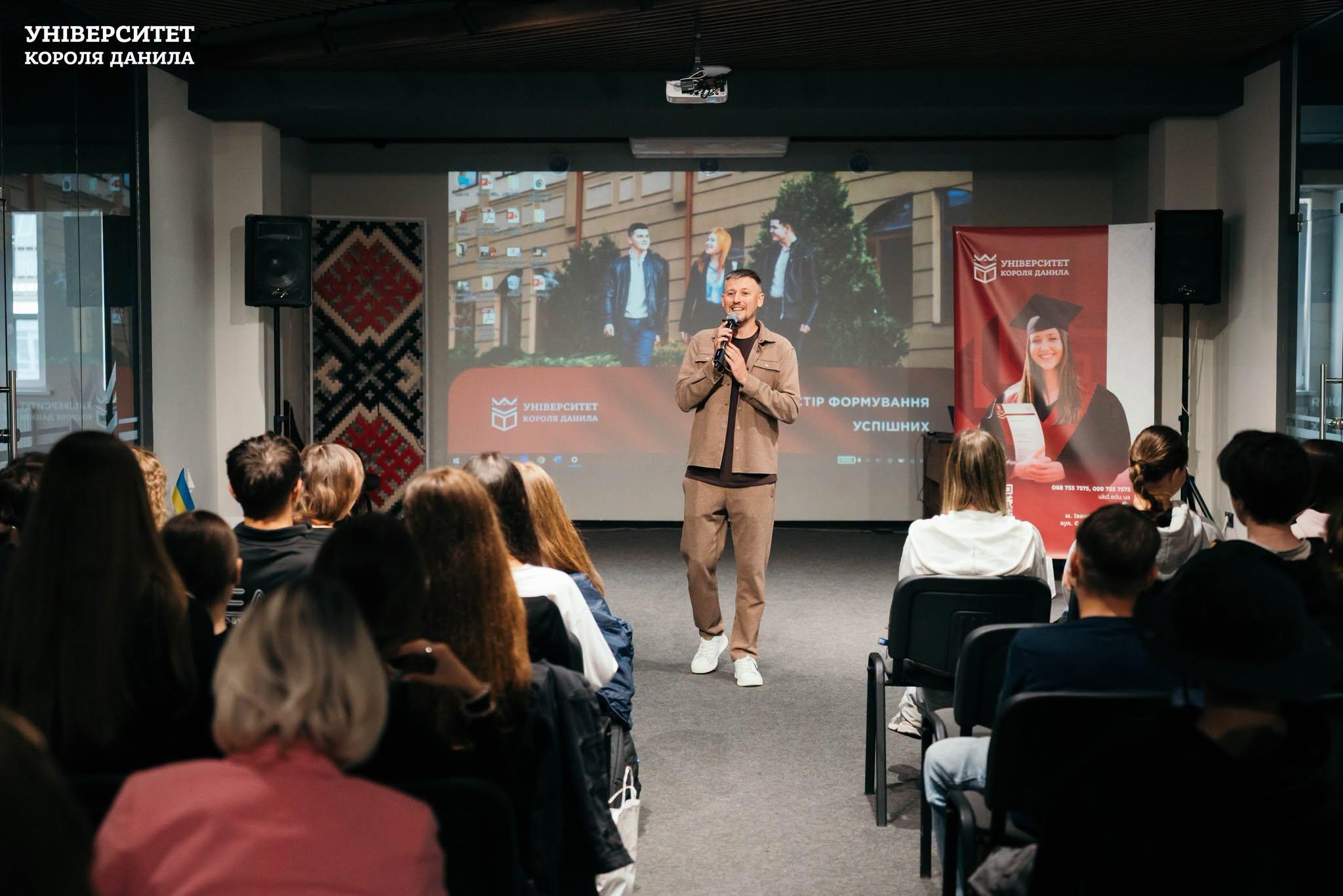 Старт SchoolHub в УКД: школярі ознайомлюються зі спеціальностями та вчаться медіаграмотності