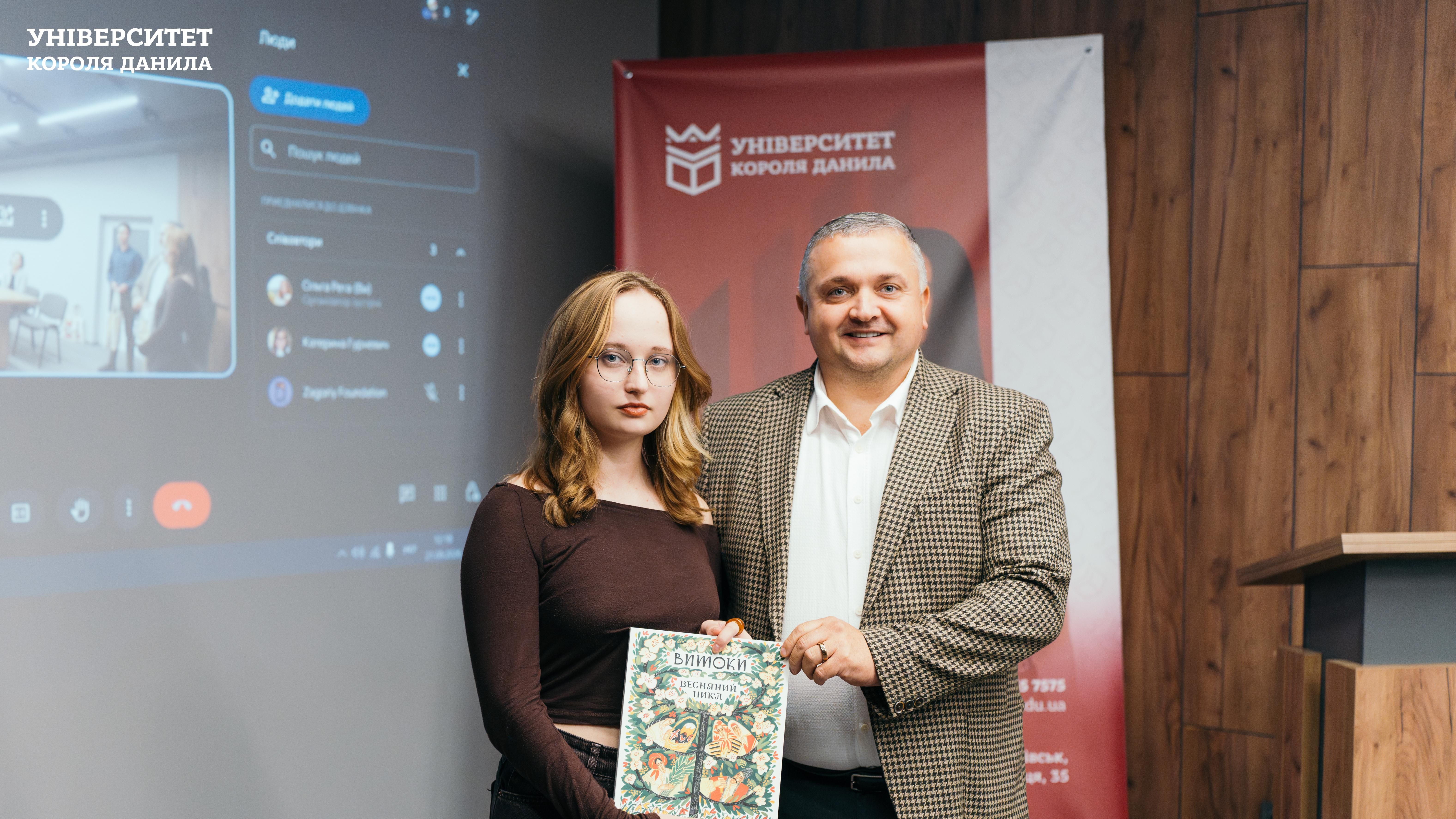 Студентка Фахового коледжу УКД працювала над путівником весільними звичаями з командою проєкту «Витоки»
