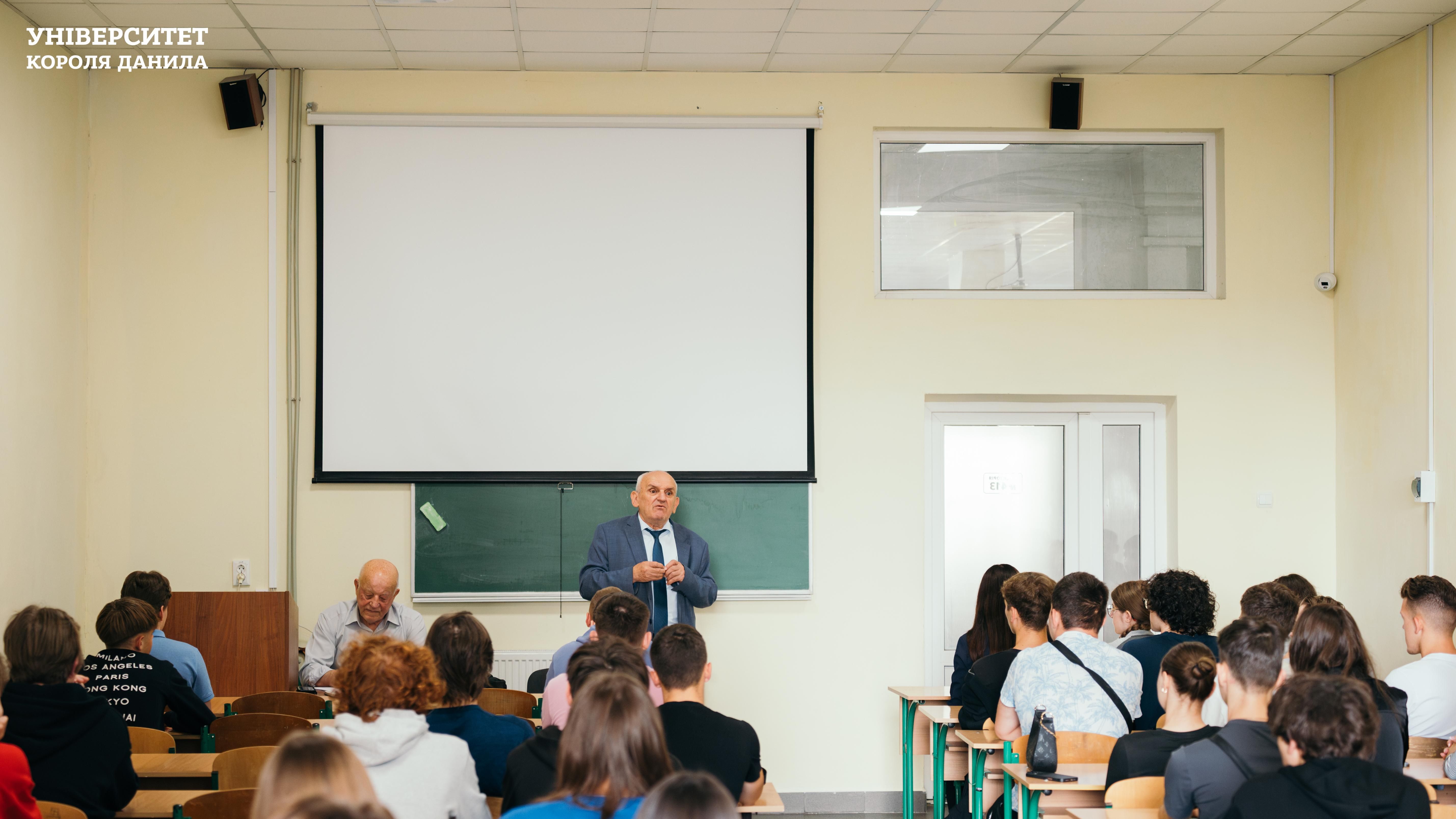 Сформуватися як сильний фахівець: першокурсники УКД зустрілися з Миколою Габрелем