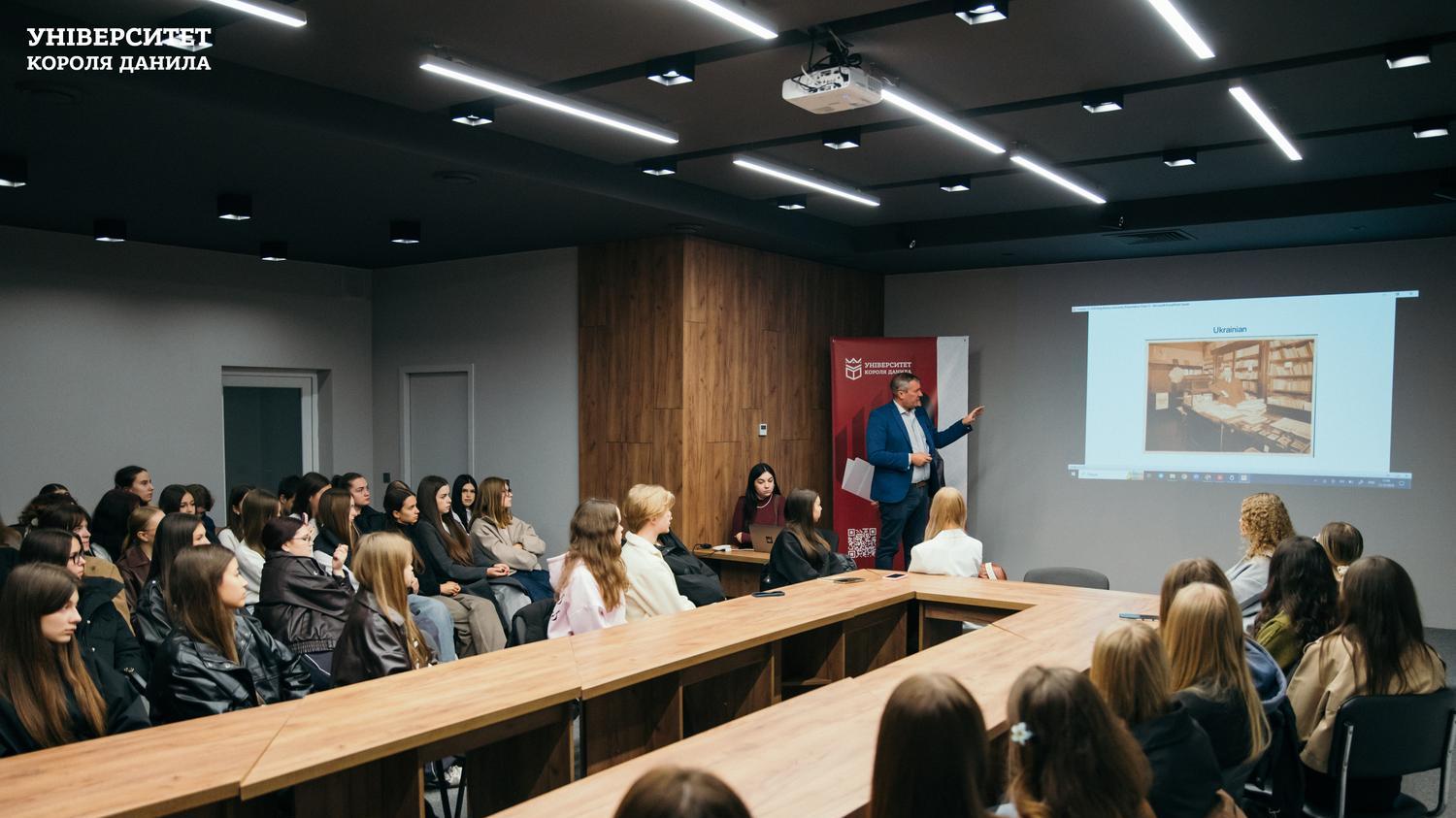 Зустріч студентів-філологів УКД з носієм англійської мови
